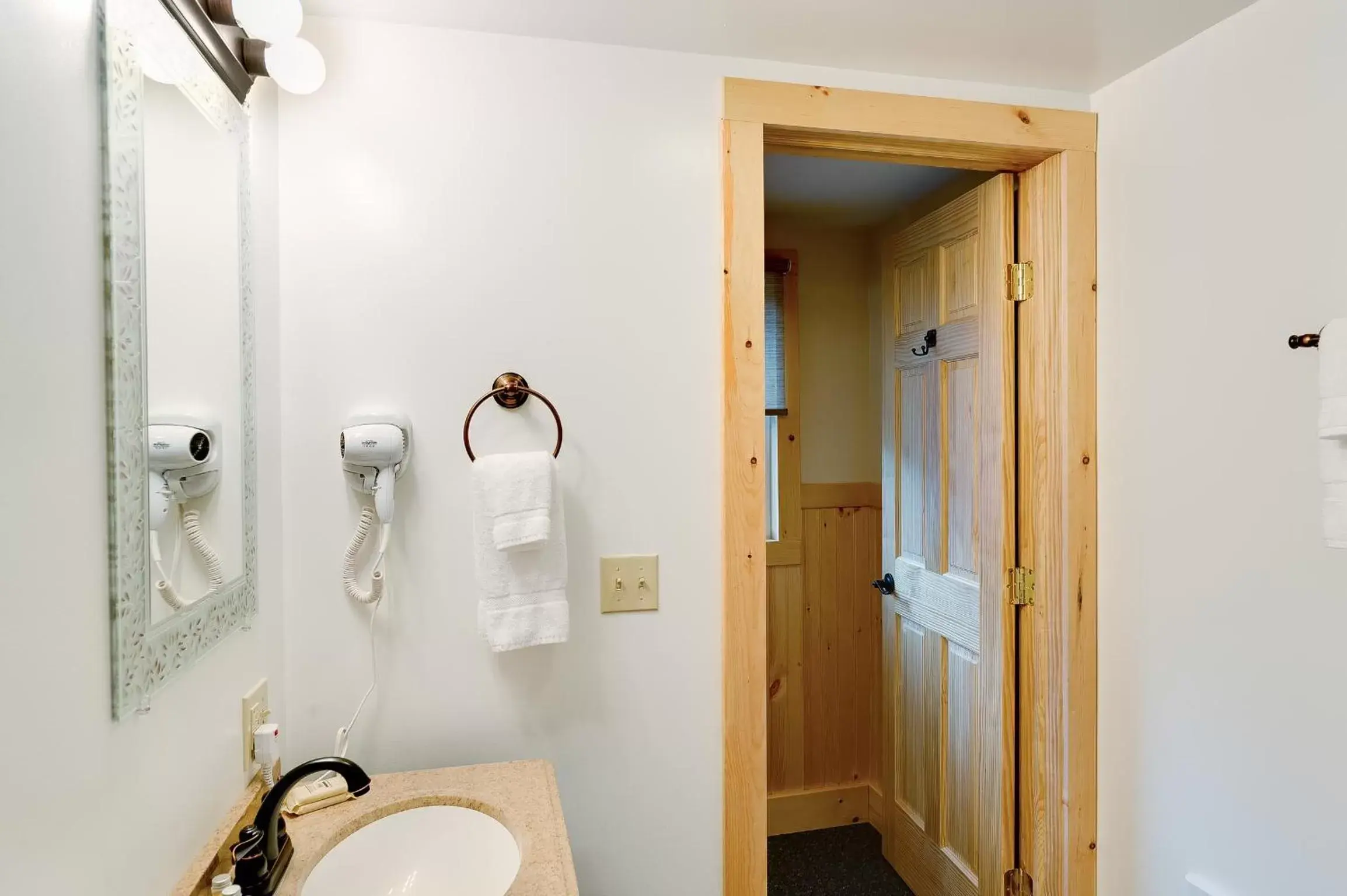 Bathroom in Cobble Mountain Lodge