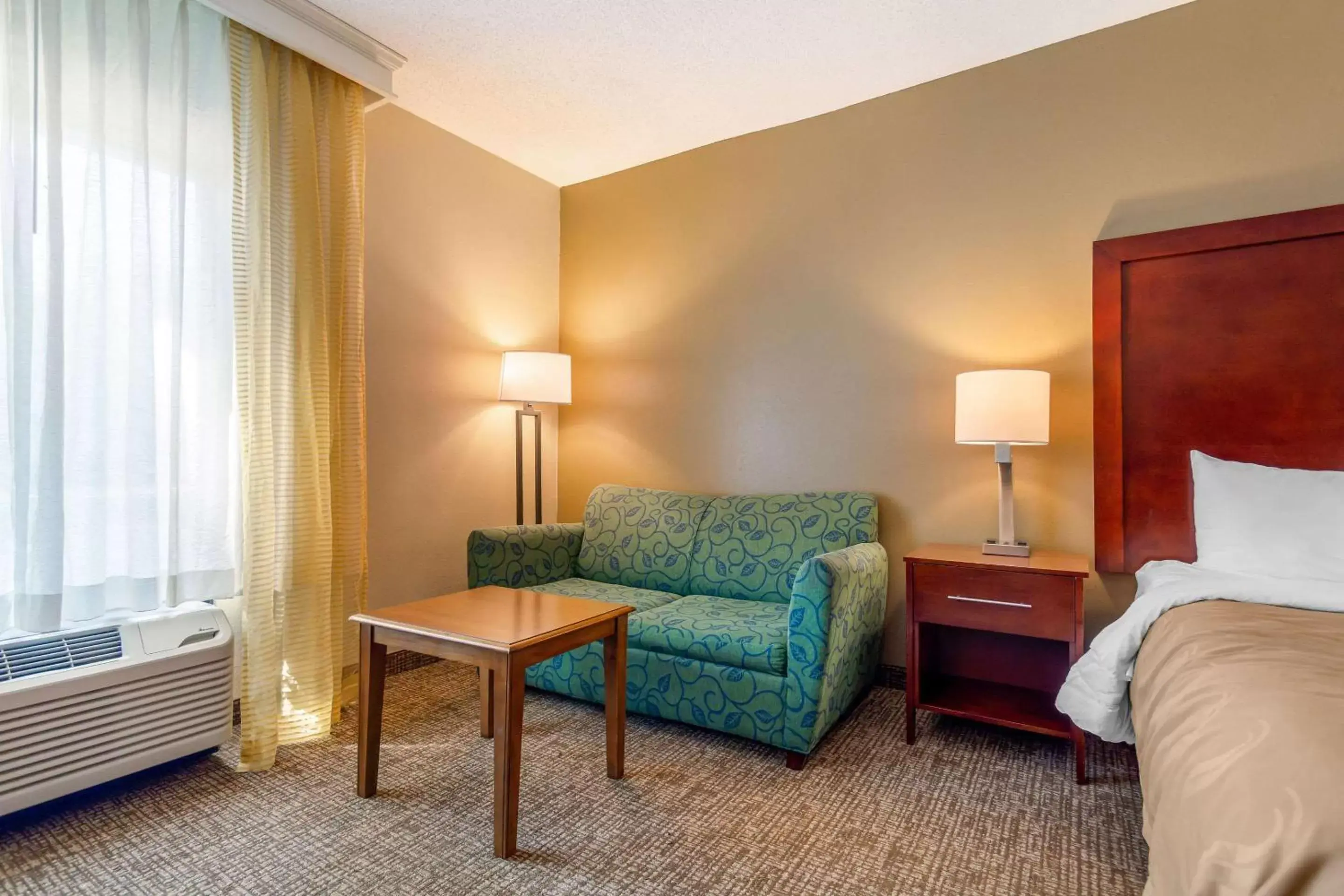 Photo of the whole room, Seating Area in Quality Inn & Suites Olde Town