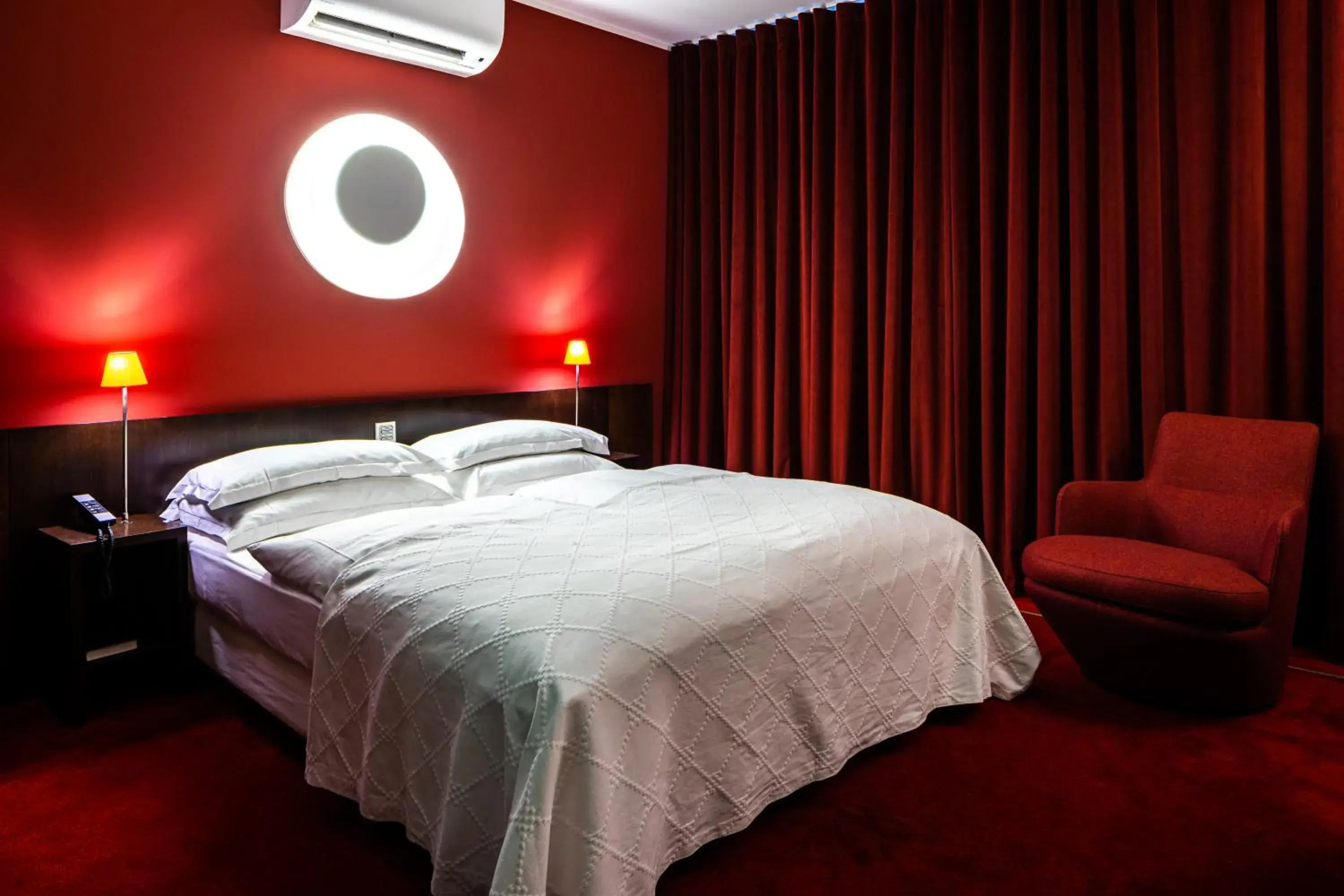 Photo of the whole room, Bed in The New Yorker Hotel Köln-Messe Photo of the whole room, Bed in The New Yorker Hotel Köln-Messe