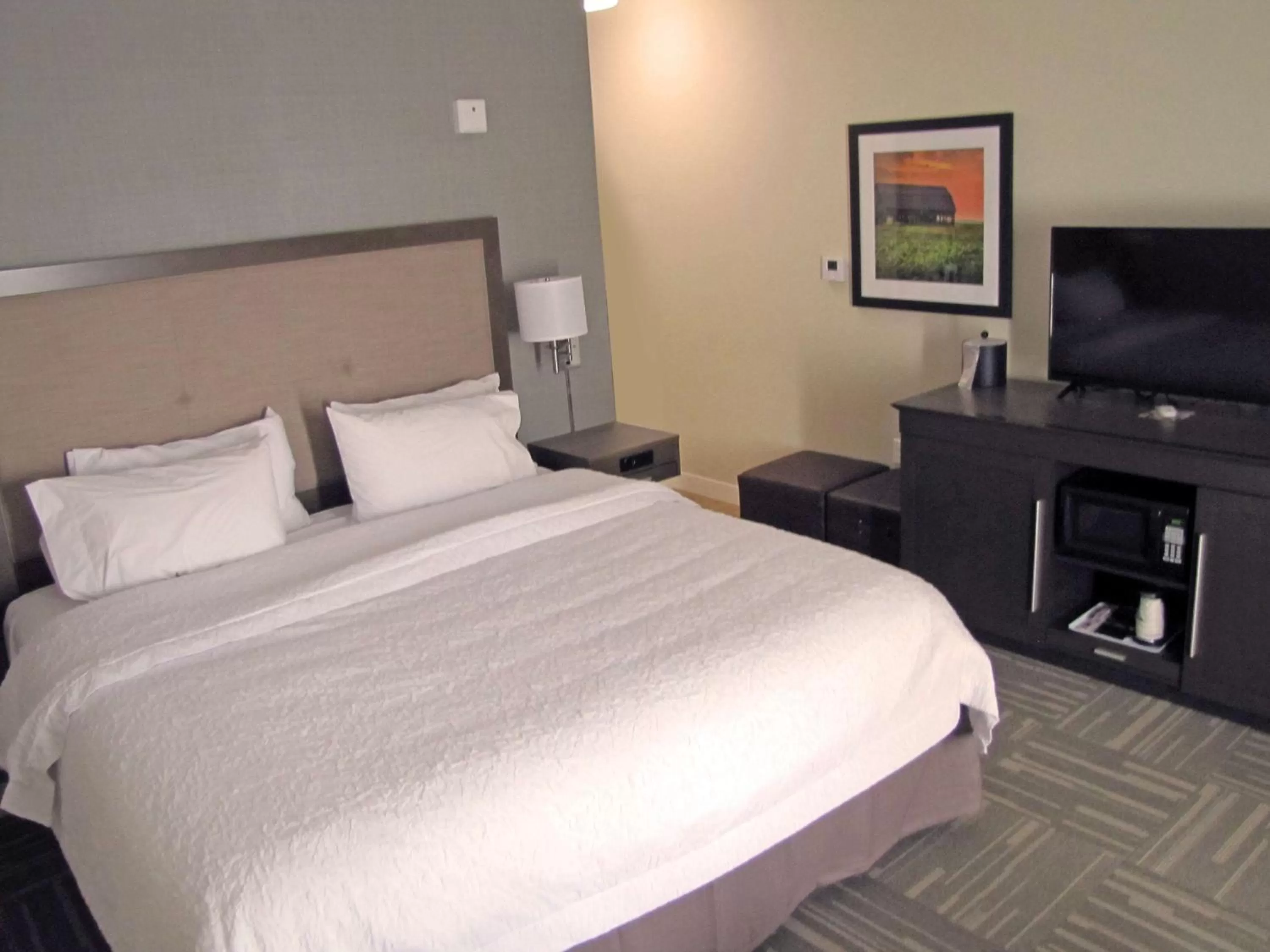 Bed in Hampton Inn McPherson