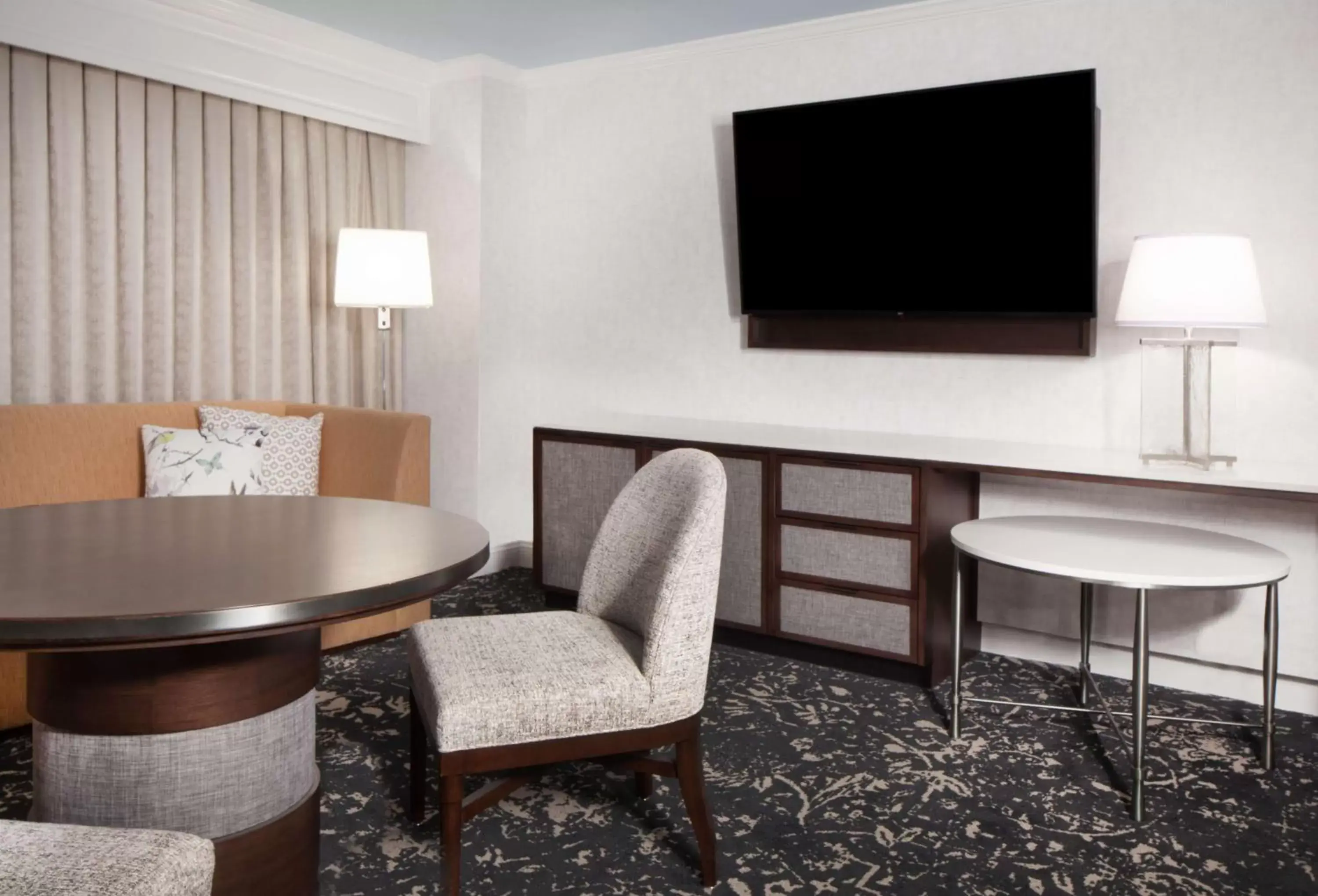 Living room, TV/Entertainment Center in Hilton Atlanta/Marietta Hotel & Conference Center