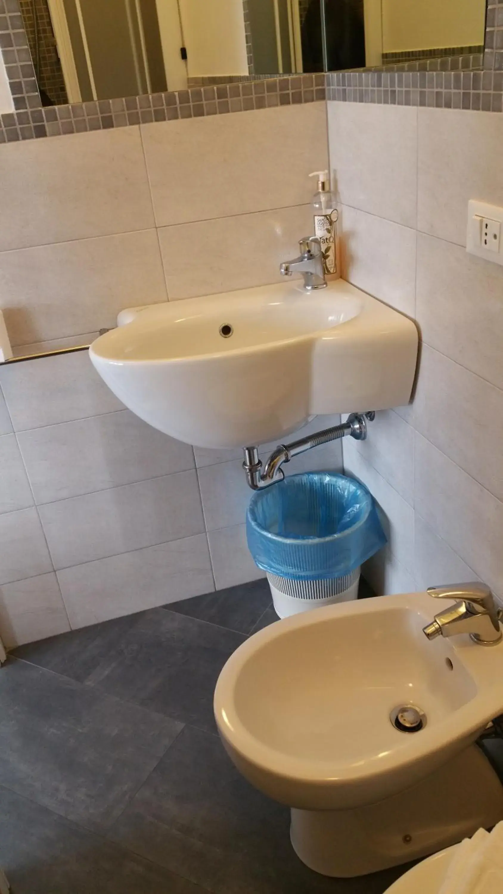 Bathroom in Albergo Sonia