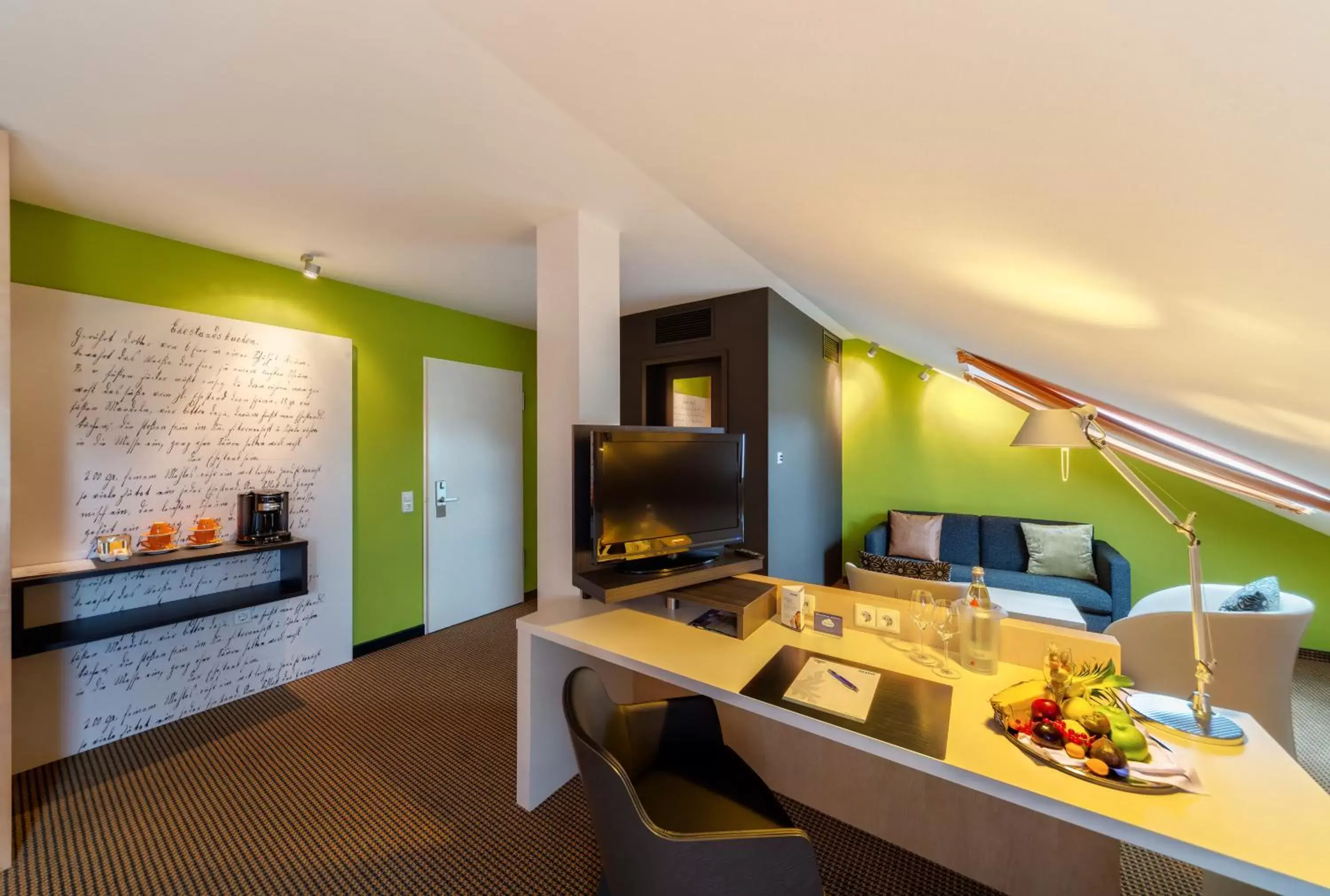 Photo of the whole room, TV/Entertainment Center in nestor Hotel Stuttgart-Ludwigsburg