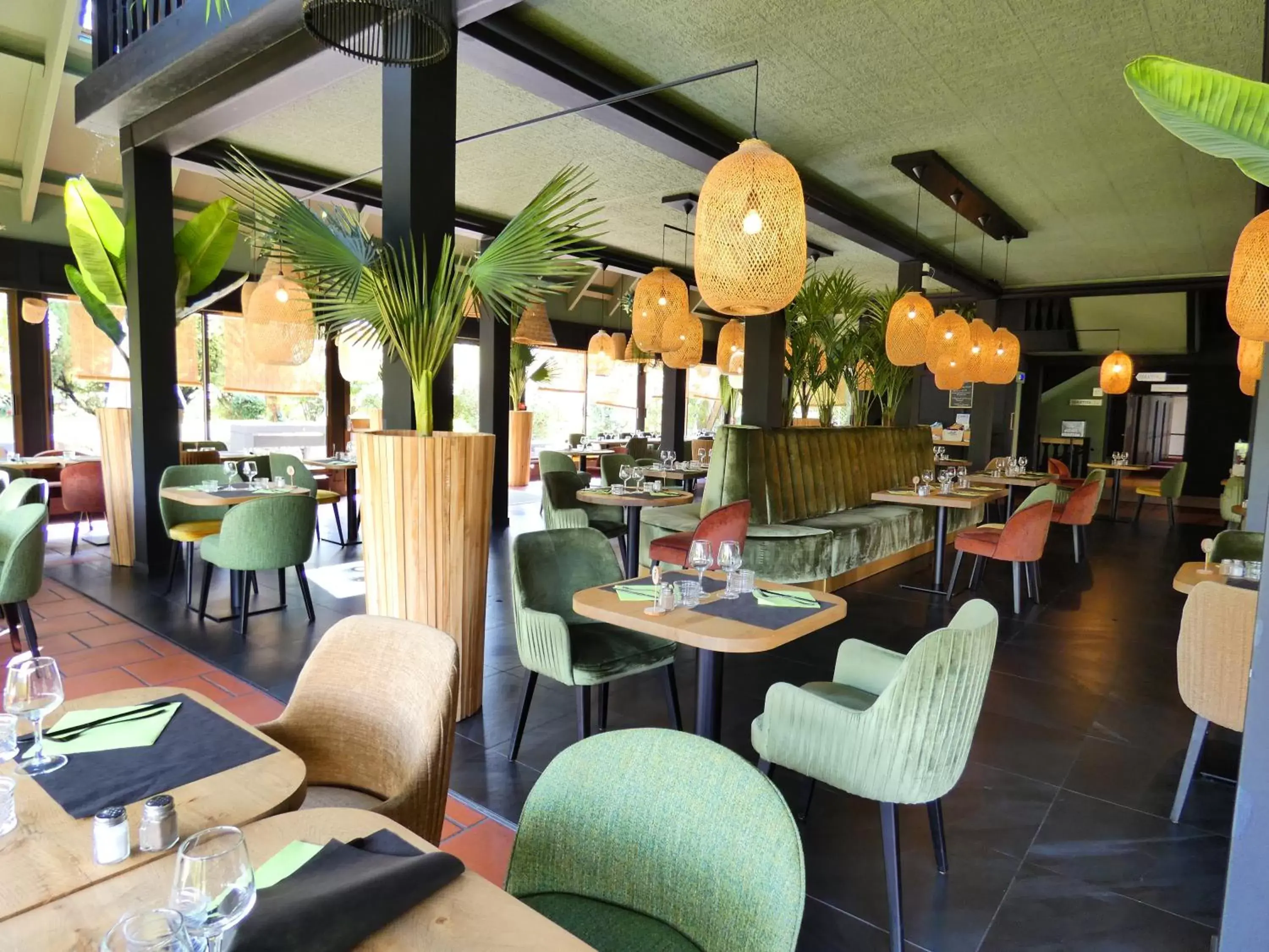 Restaurant/Places to Eat in Logis Hotel Restaurant Black and Green Limoges Sud