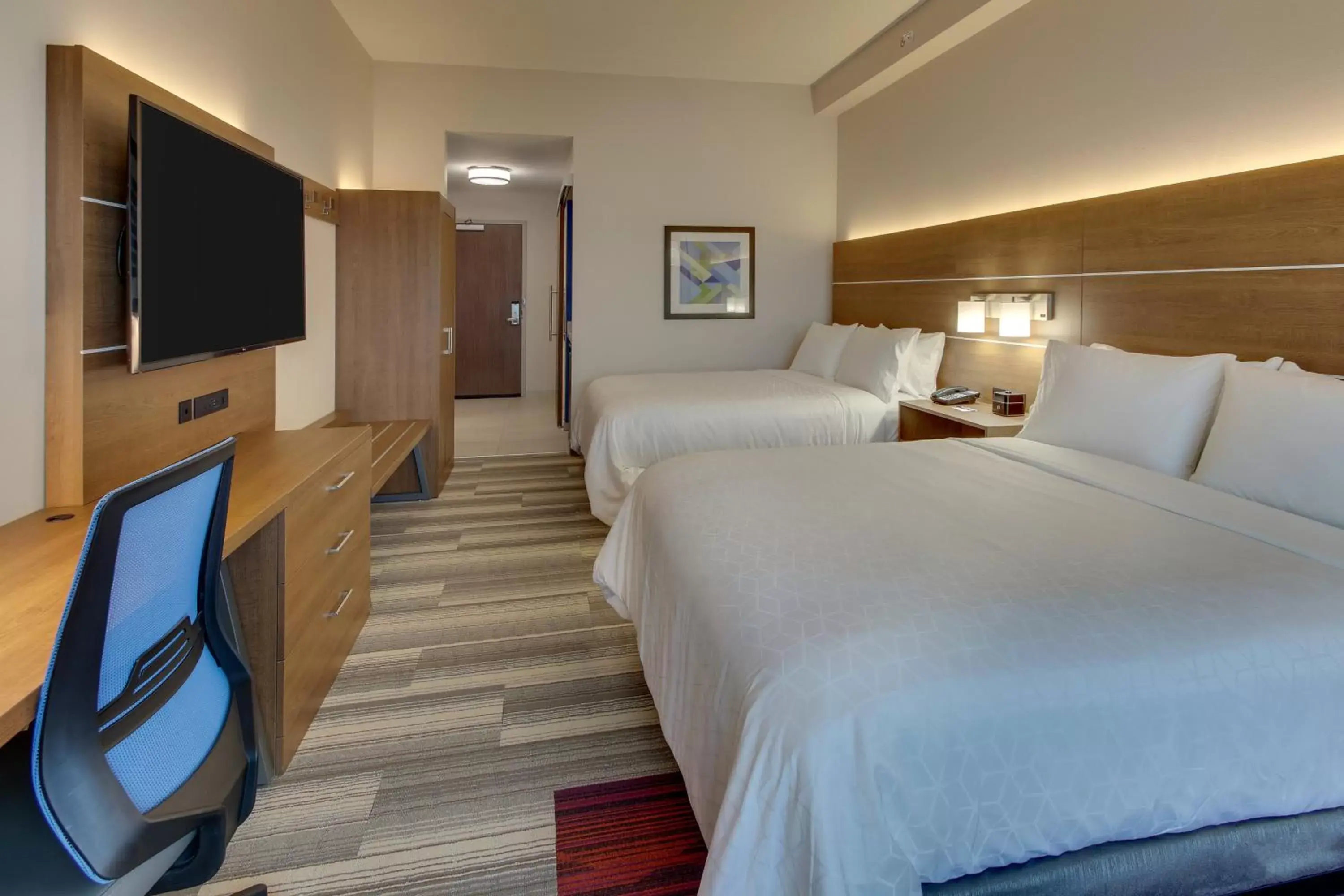 Photo of the whole room, Bed in Holiday Inn Express & Suites - Nashville MetroCenter Downtown, an IHG Hotel