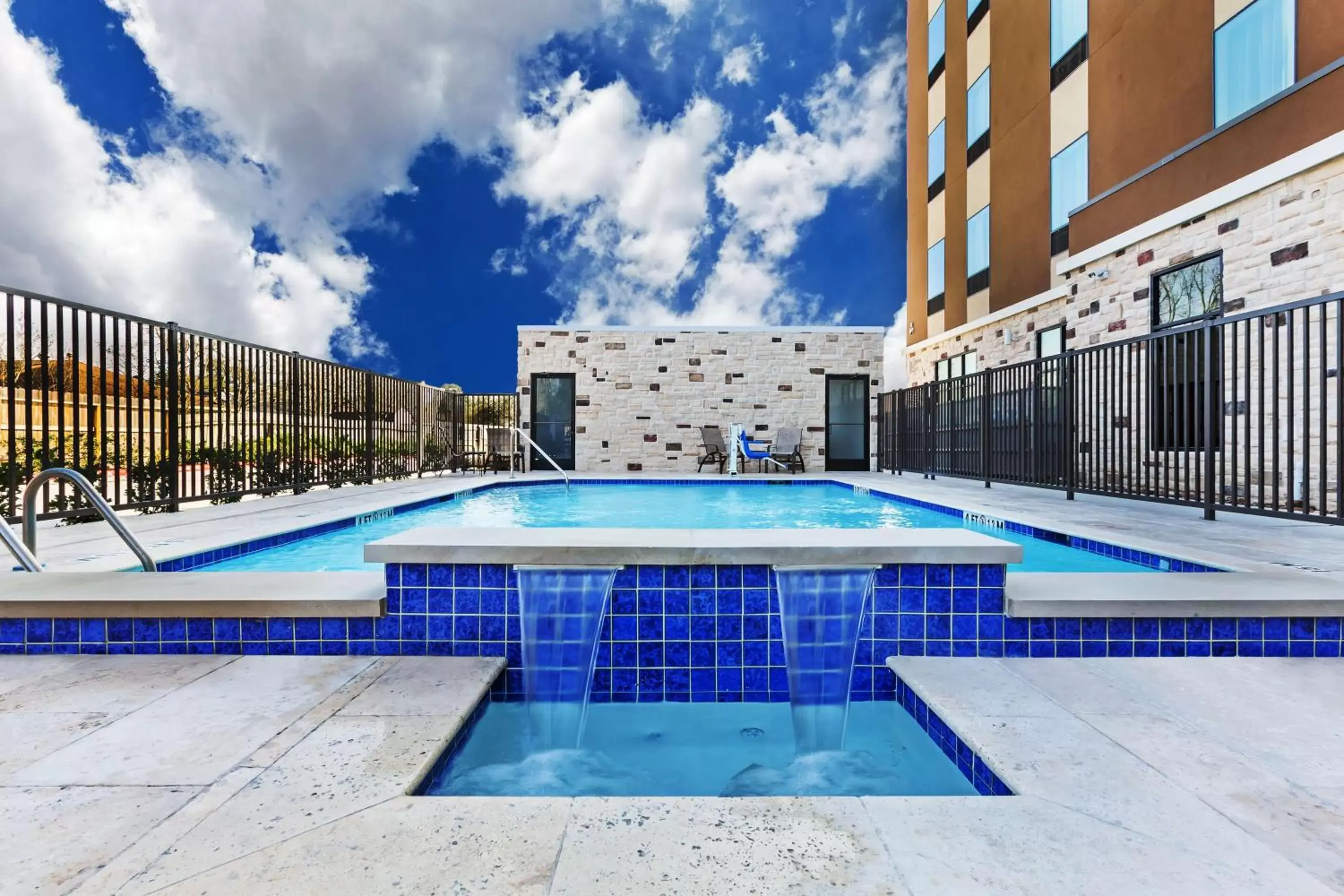 Pool view, Swimming Pool in Hampton Inn & Suites Houston/Atascocita, Tx