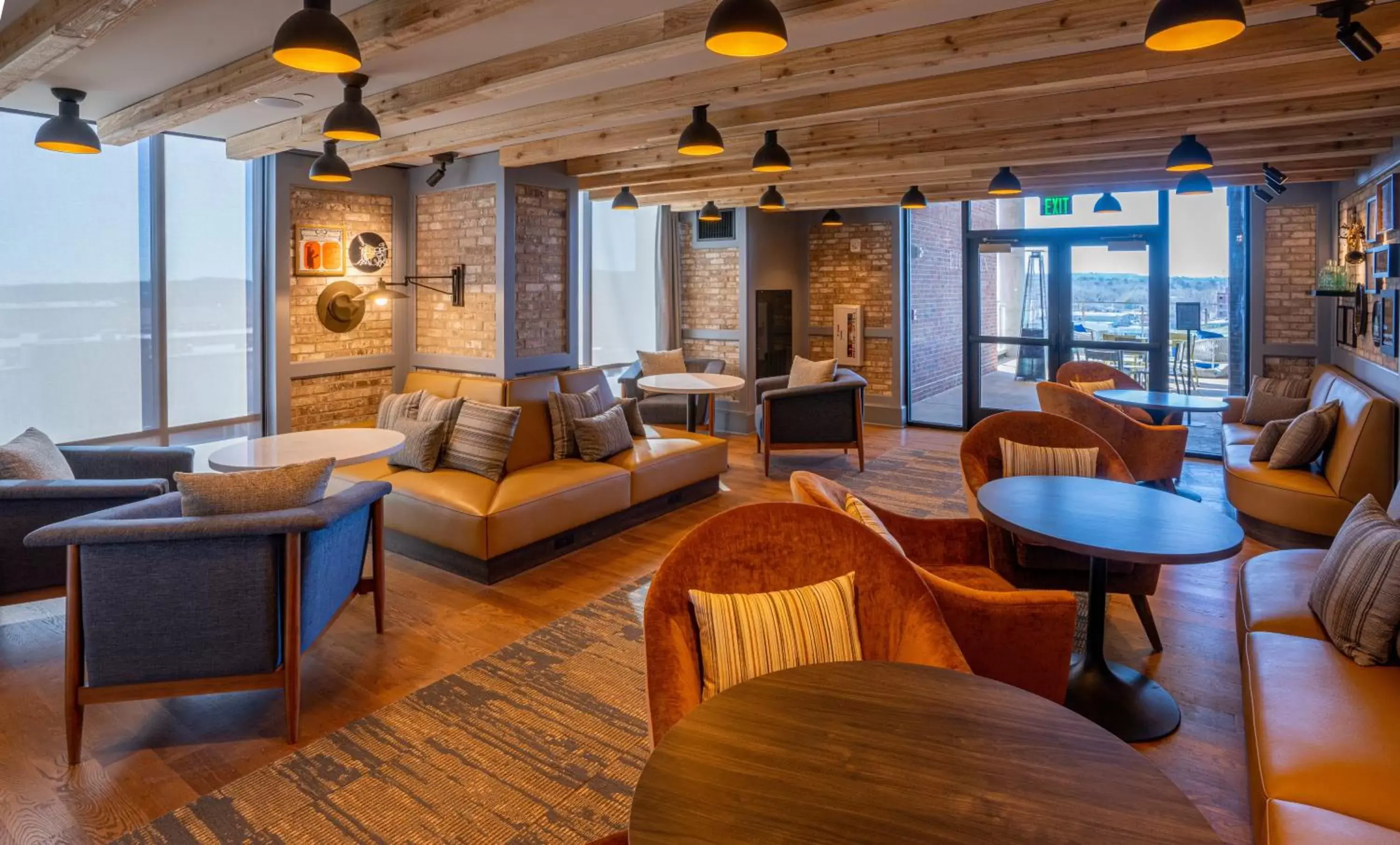 Lounge or bar, Seating Area in Hotel Indigo - Columbus at Riverfront Place, an IHG Hotel