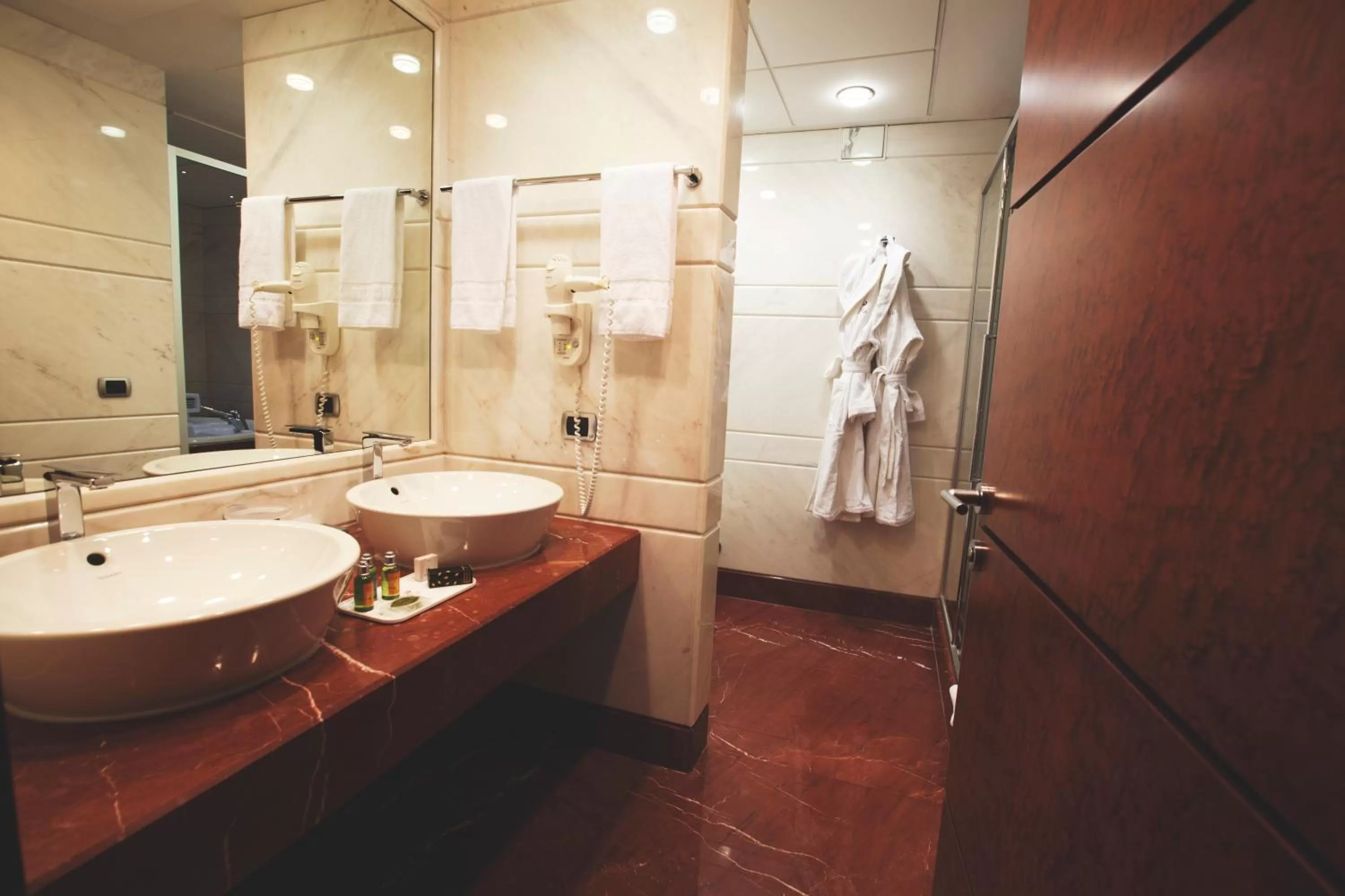 King Suite with Whirlpool in Papillo Hotels & Resorts Roma