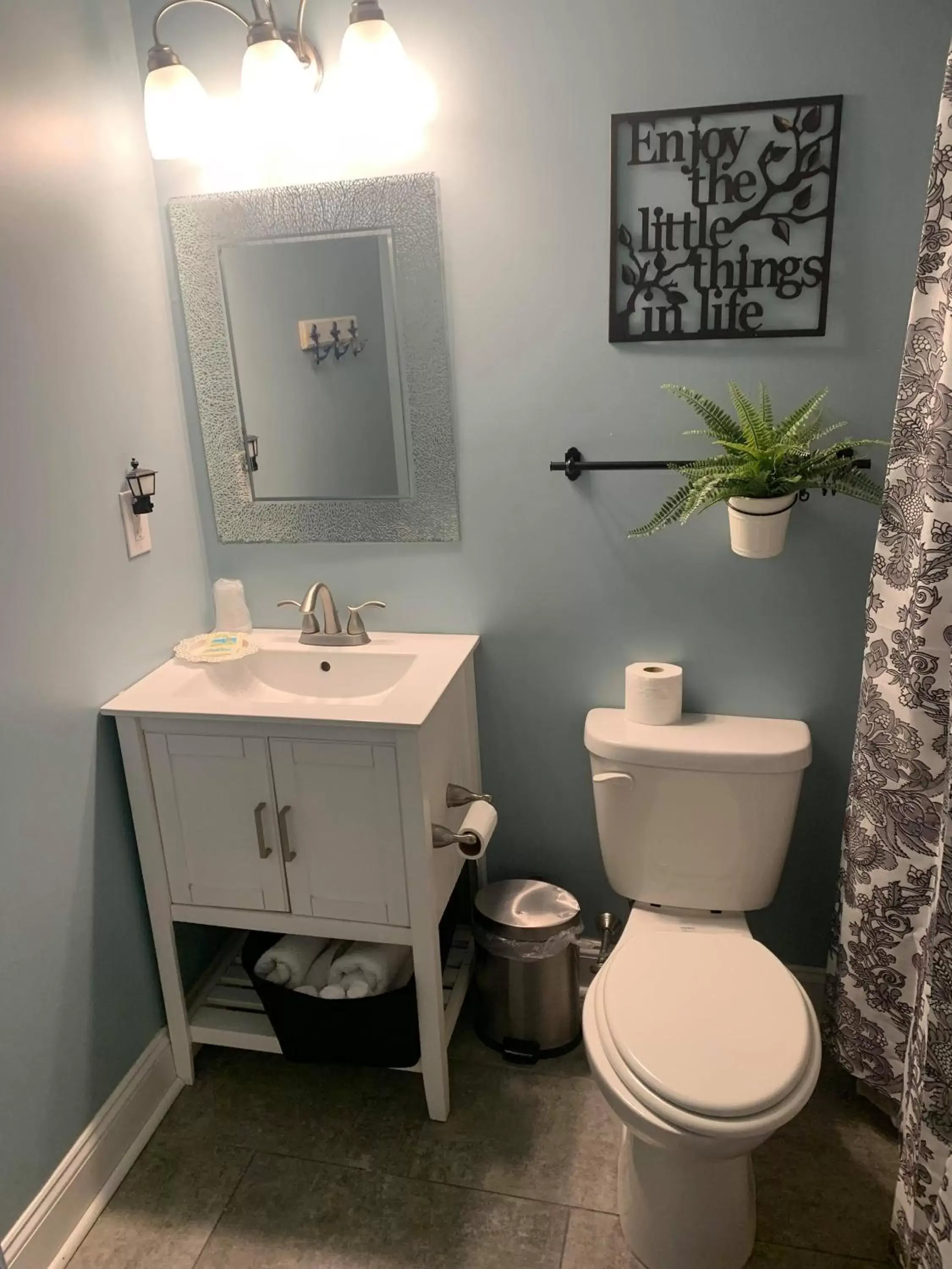 Bathroom in Ocean Manor 1100 Inn