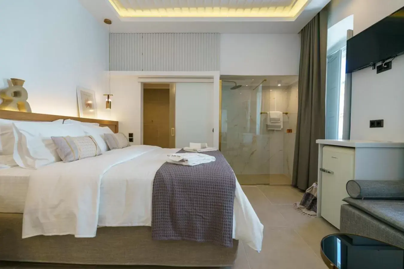 Bed in La Vie Hydra Luxury Suites