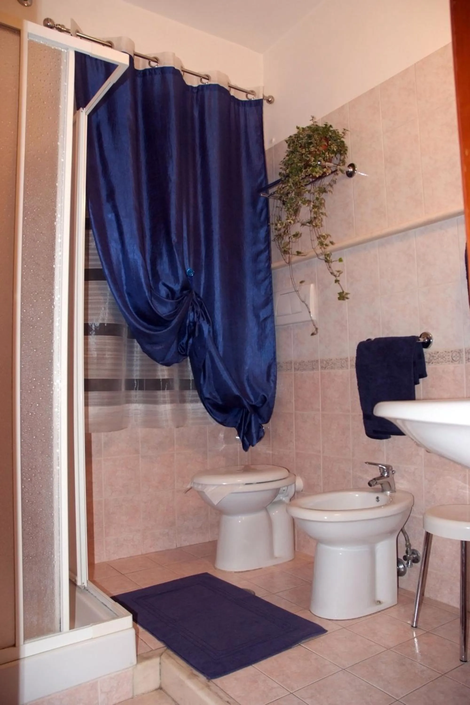 Toilet in Hotel Ristorante Umbria