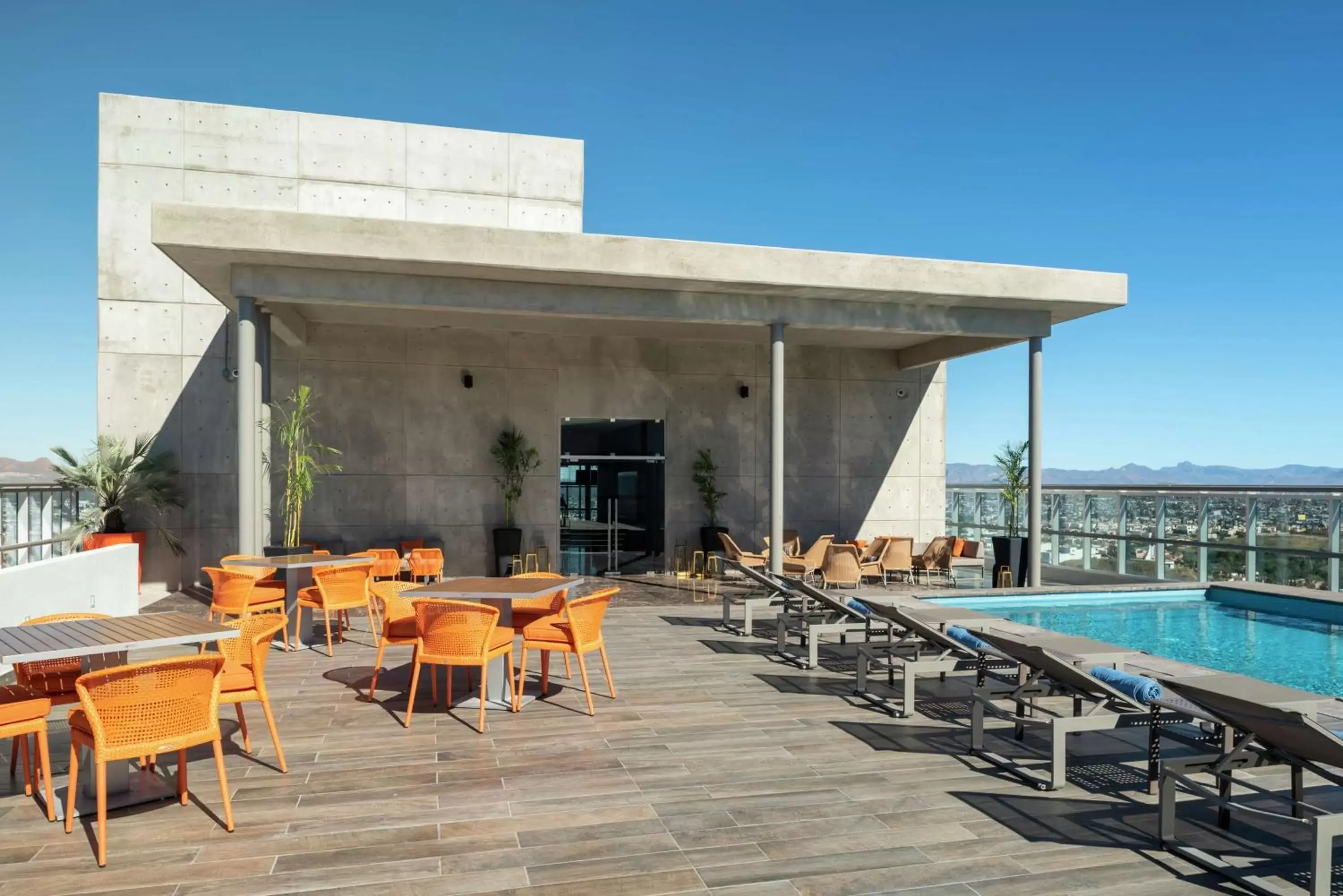 Property building, Swimming Pool in Hilton Garden Inn Chihuahua