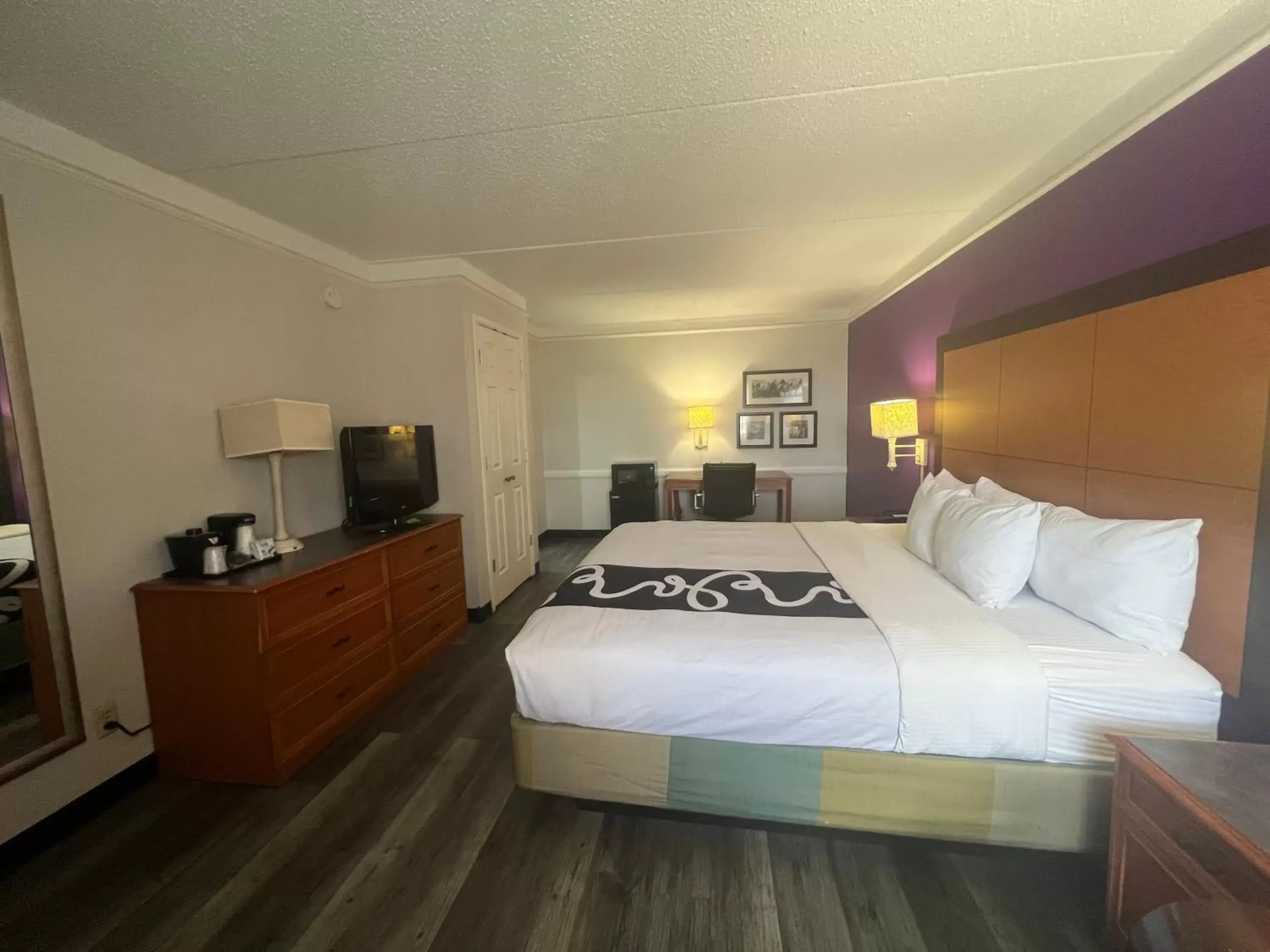 Bedroom, Bed in La Quinta Inn by Wyndham Amarillo Mid-City