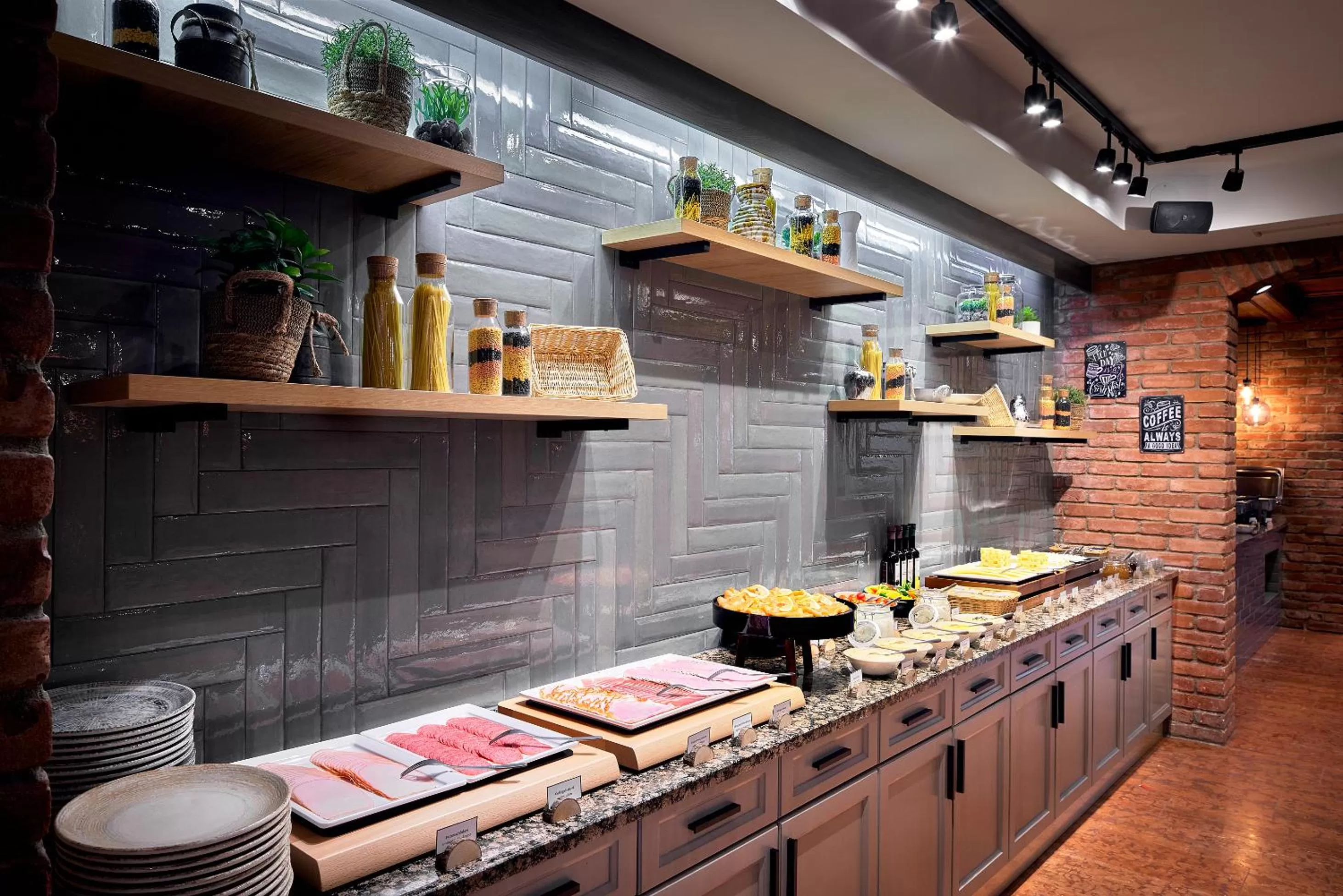 Buffet breakfast in ever grün KAPRUN