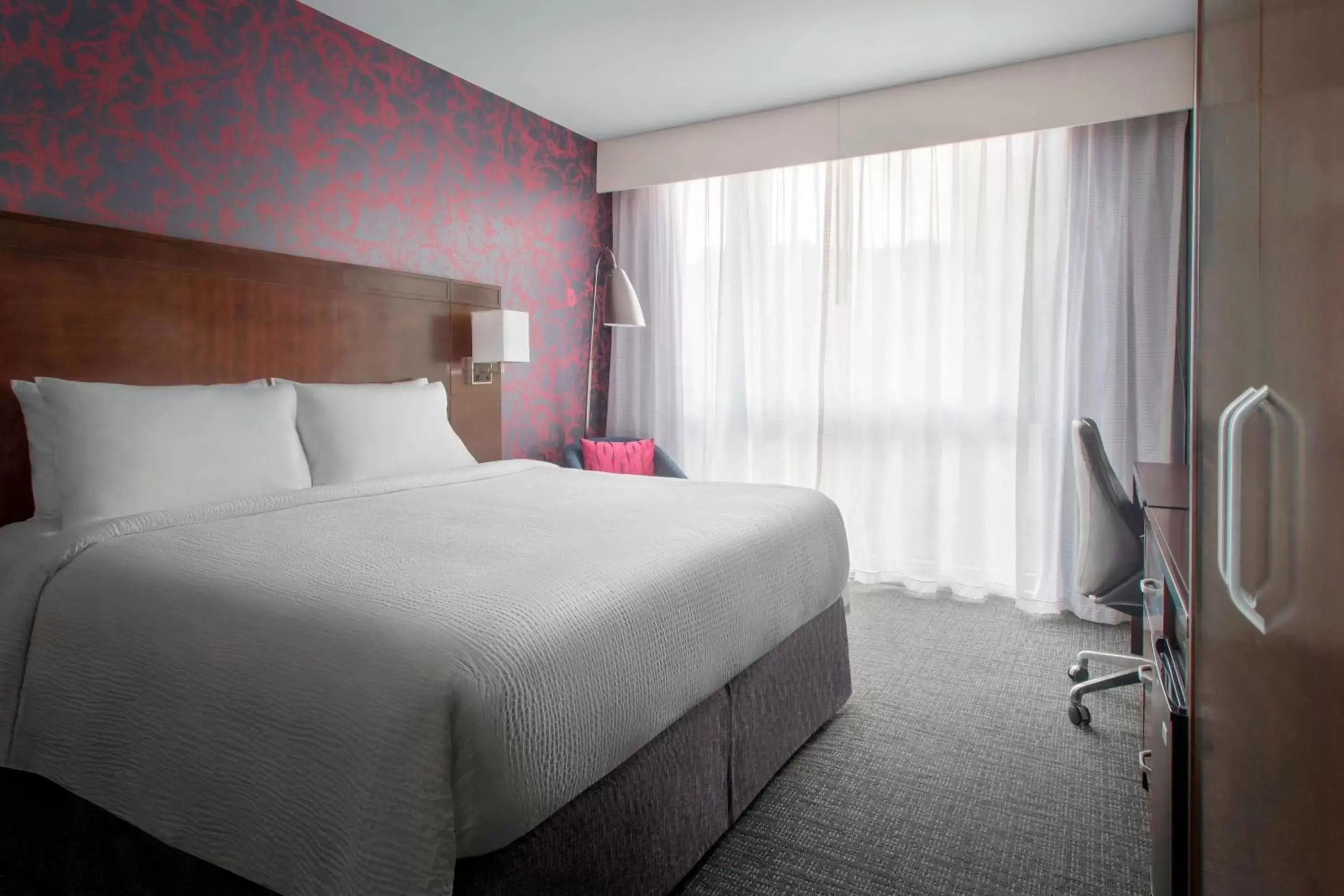 Photo of the whole room, Bed in Courtyard by Marriott New York Manhattan / Soho