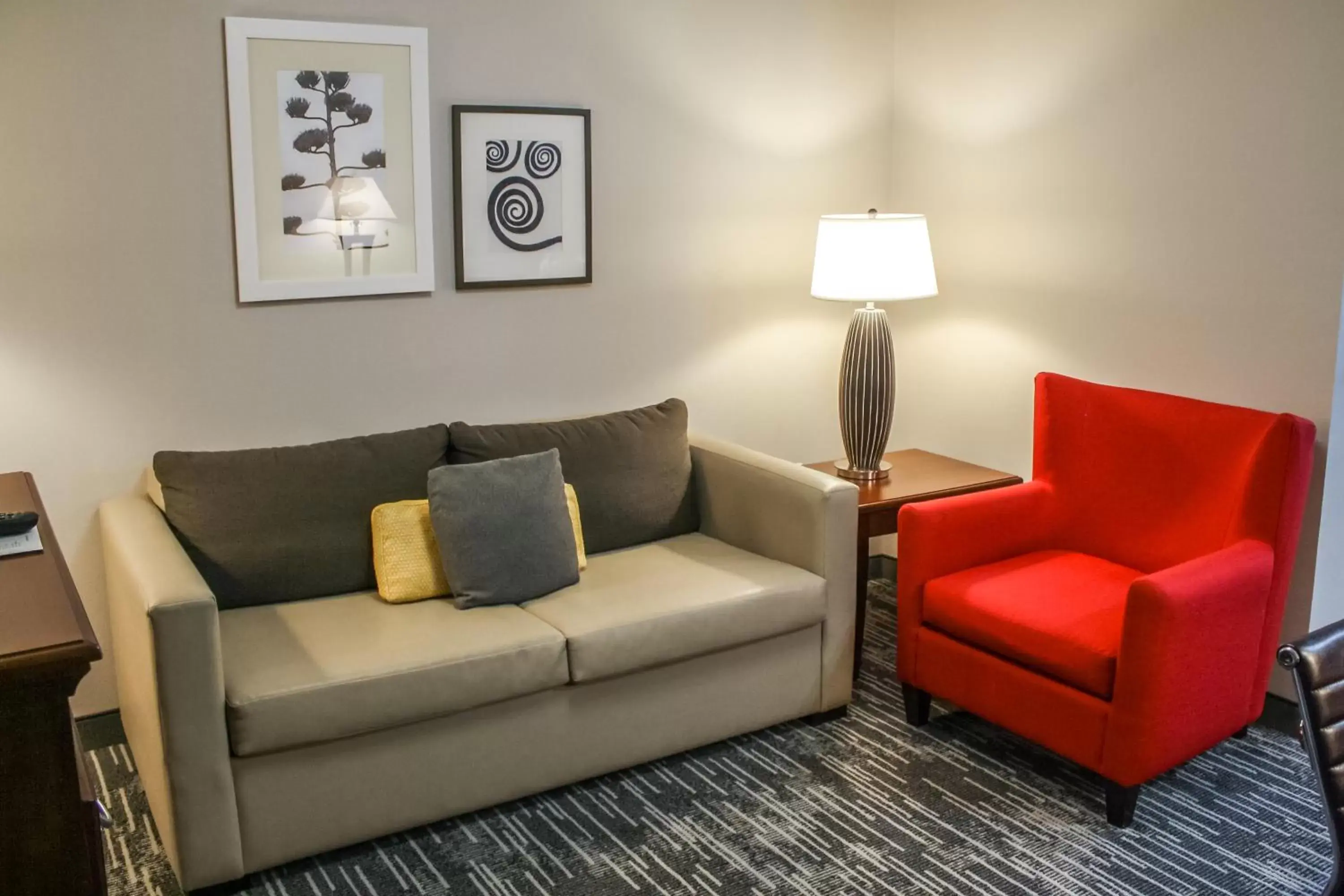 Living room, Seating Area in Country Inn & Suites by Radisson, Washington Dulles International Airport, VA