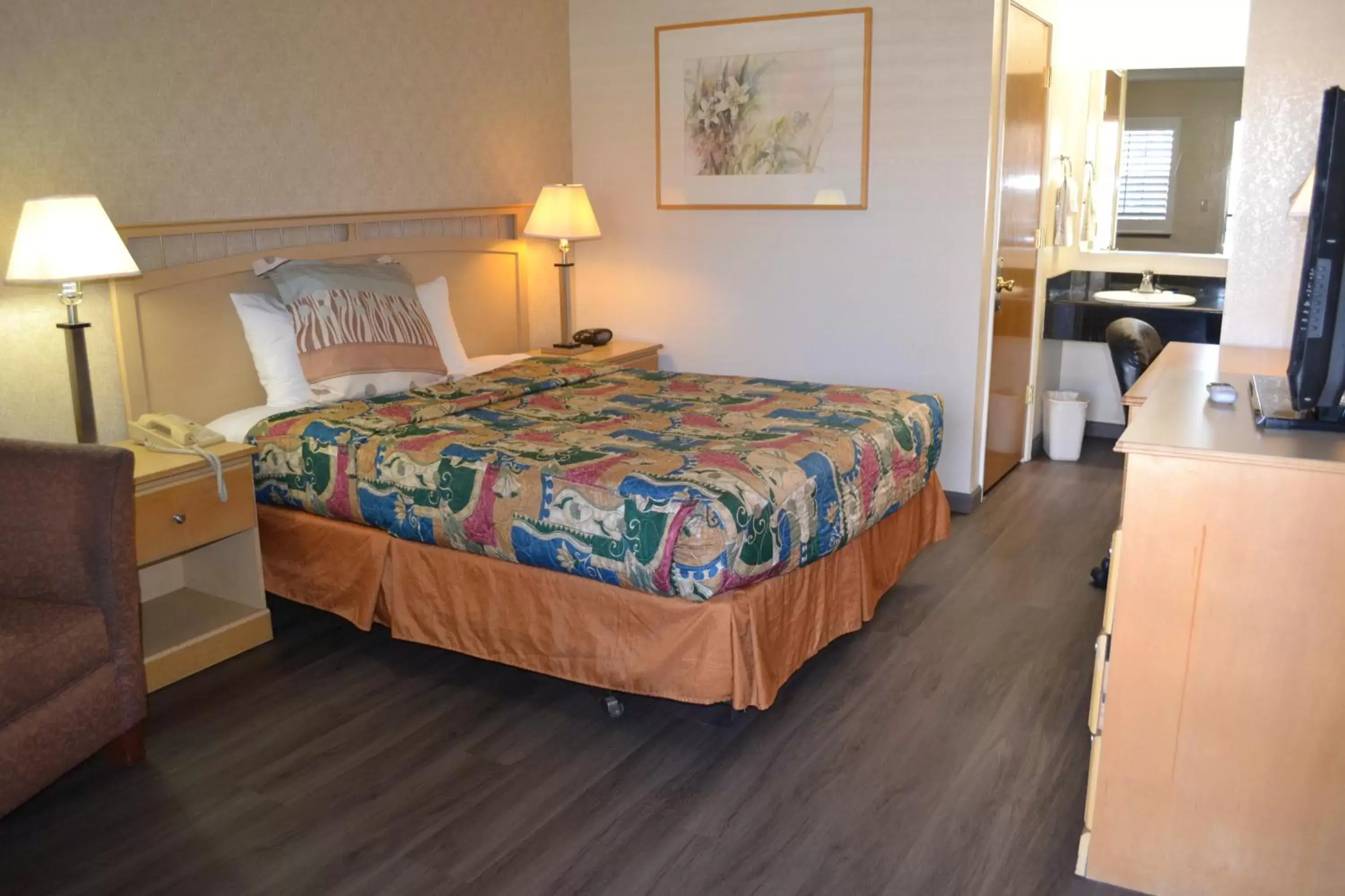 Standard Queen Room in Valley Inn San Jose Standard Queen Room in Valley Inn San Jose