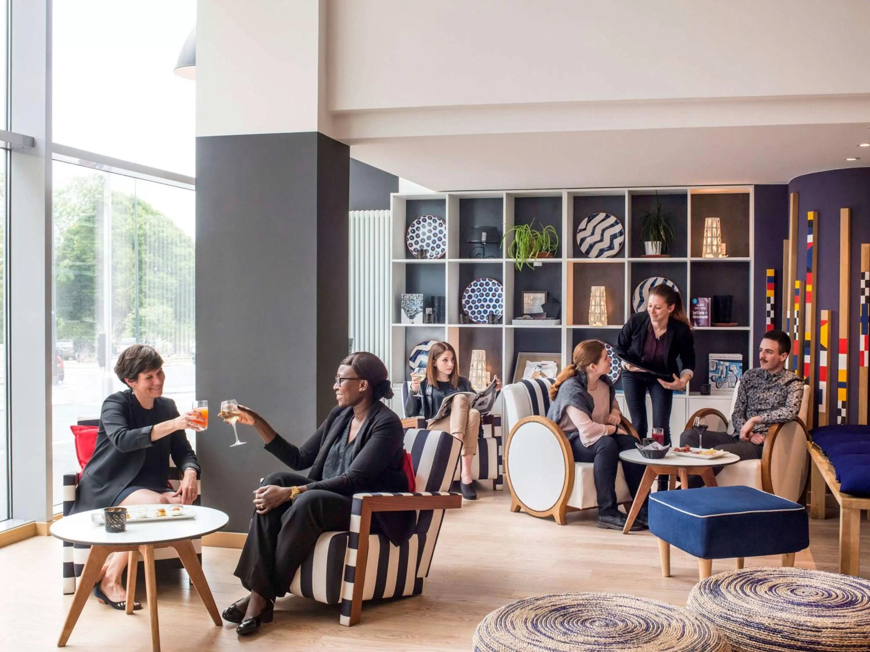 Lounge or bar in Hotel Mercure Brest Centre Les Voyageurs