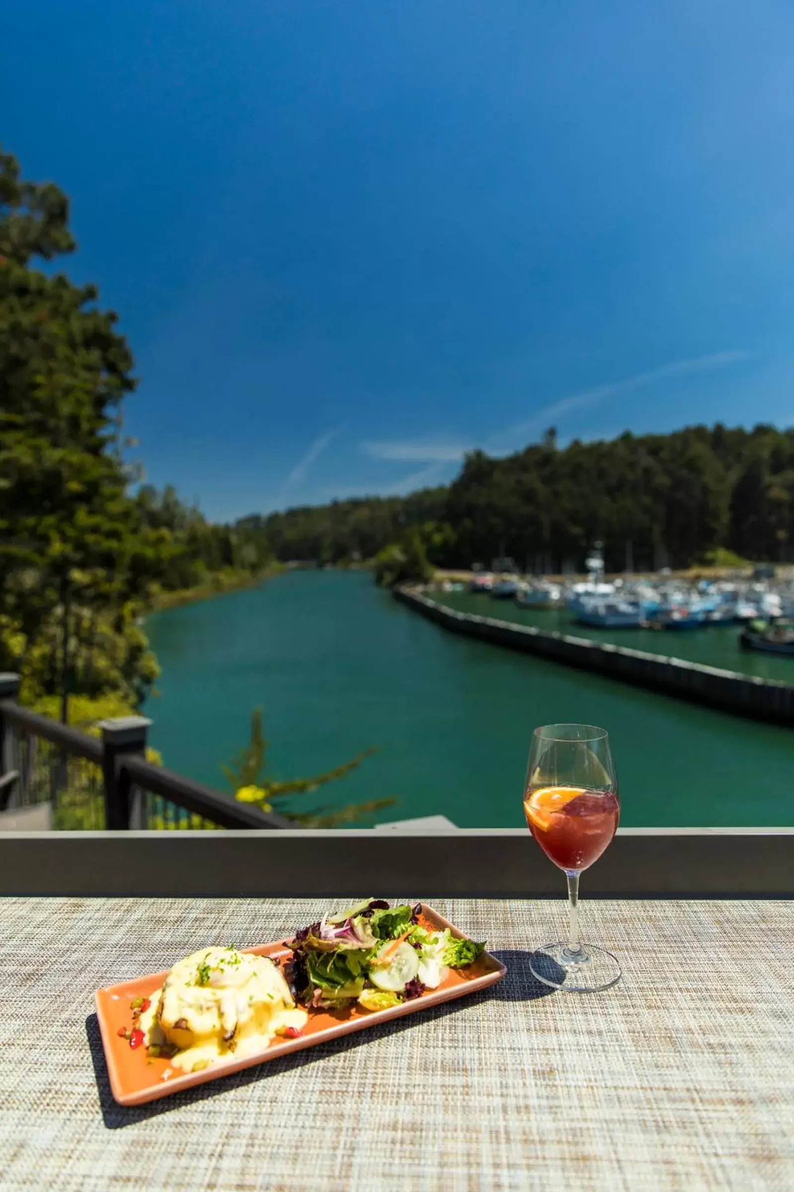 Restaurant/places to eat in Noyo Harbor Inn