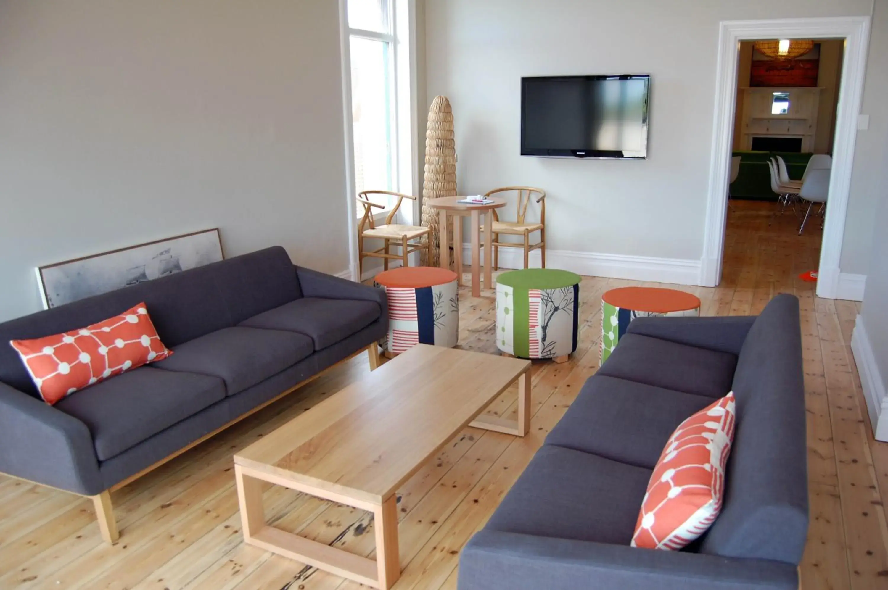 Communal lounge/ TV room, Seating Area in YHA Port Elliot Beach House