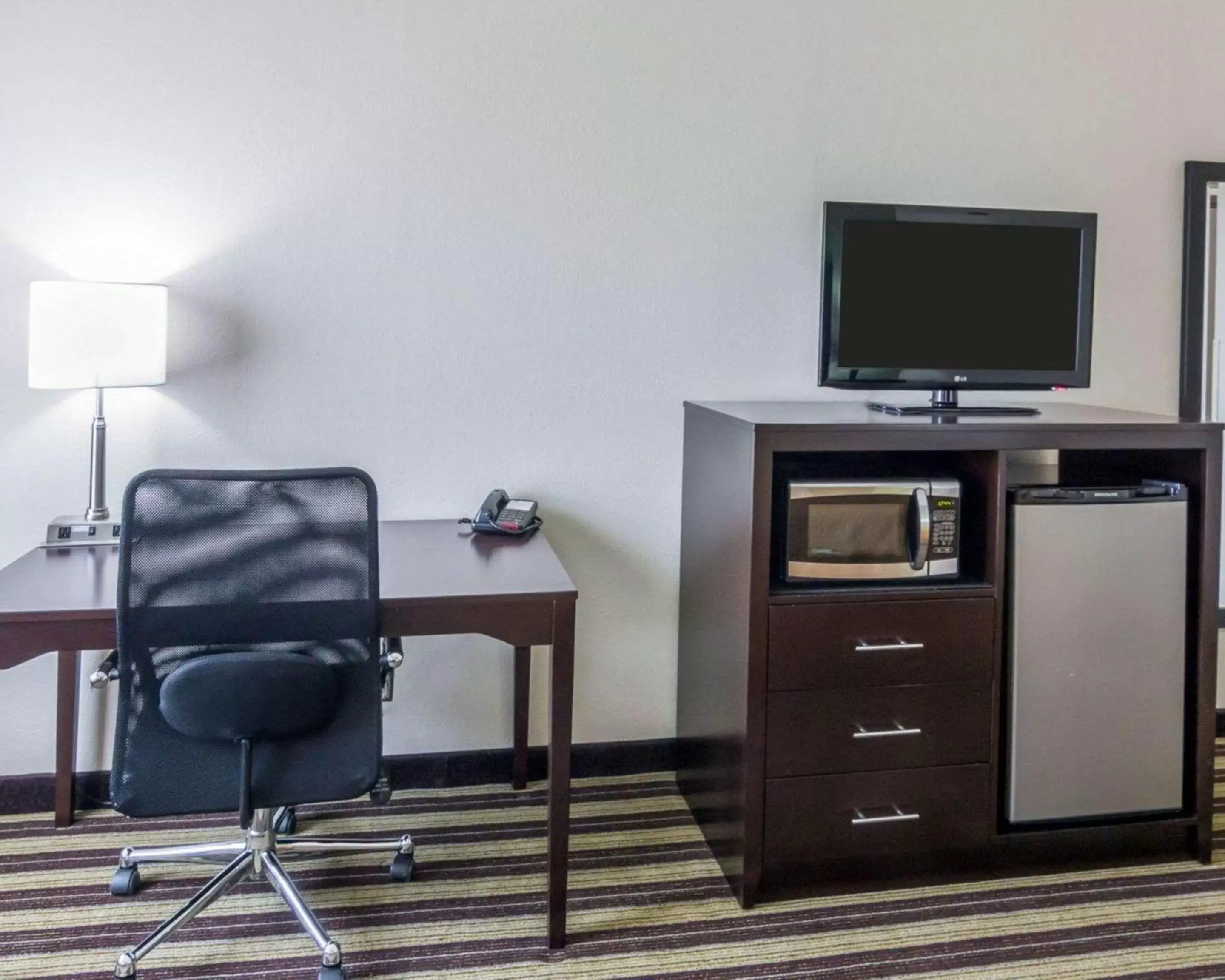 Photo of the whole room, TV/Entertainment Center in Quality Inn & Suites West Monroe