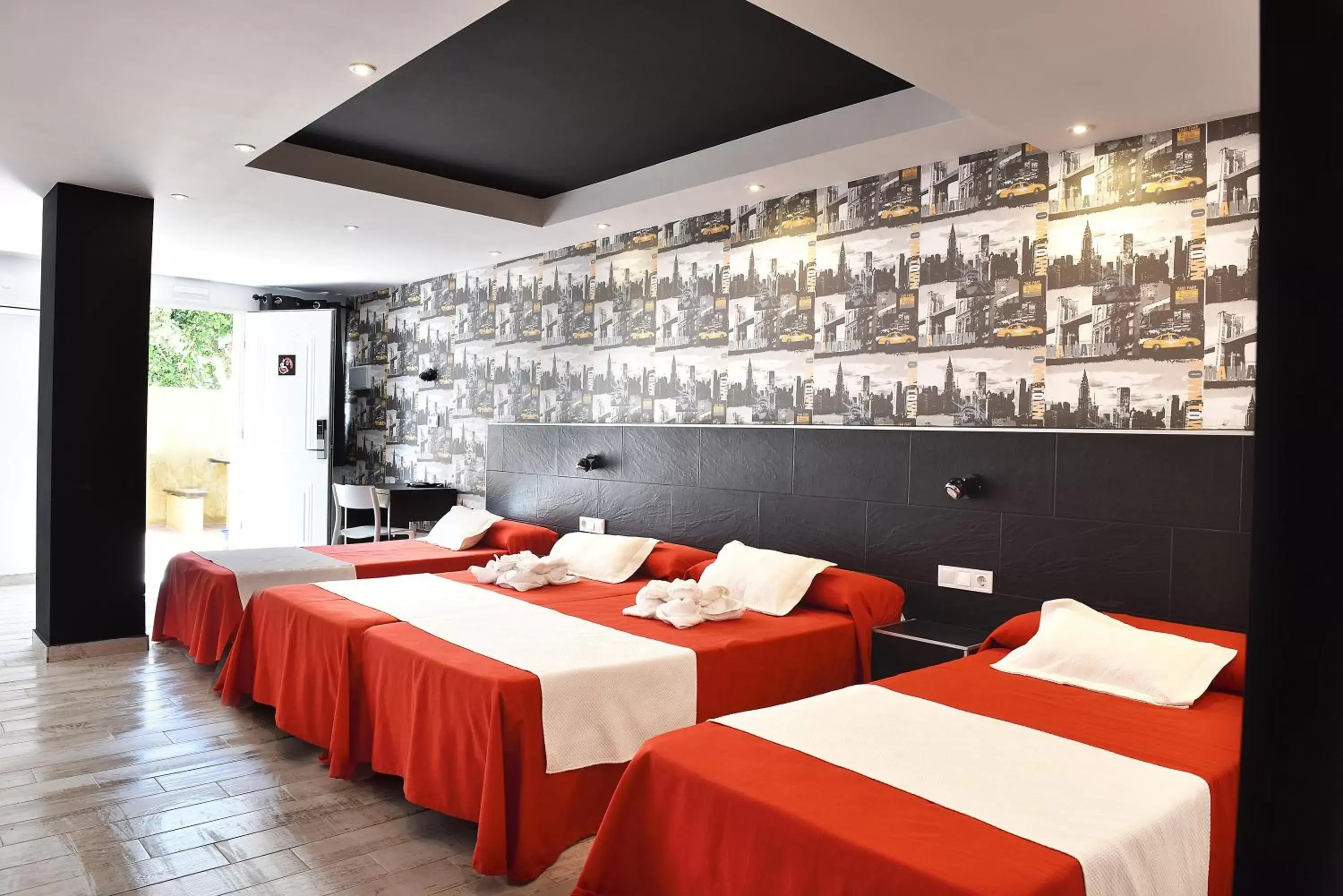Bed, Restaurant/Places to Eat in Hotel Zen Airport