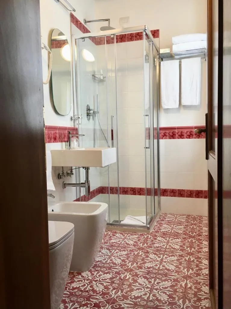 Bathroom in Hotel Villa San Lucchese