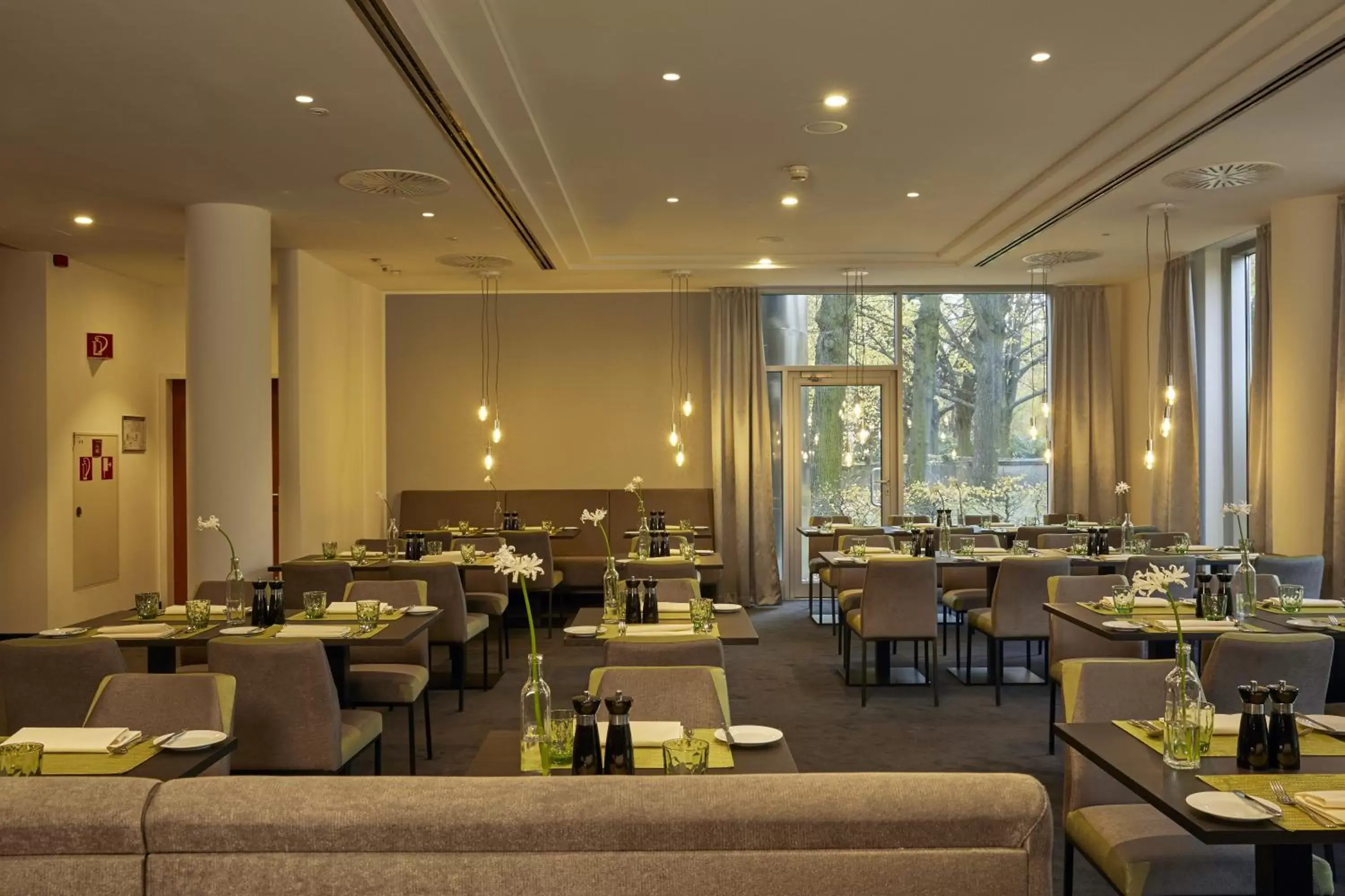 Restaurant/Places to Eat in H4 Hotel Kassel