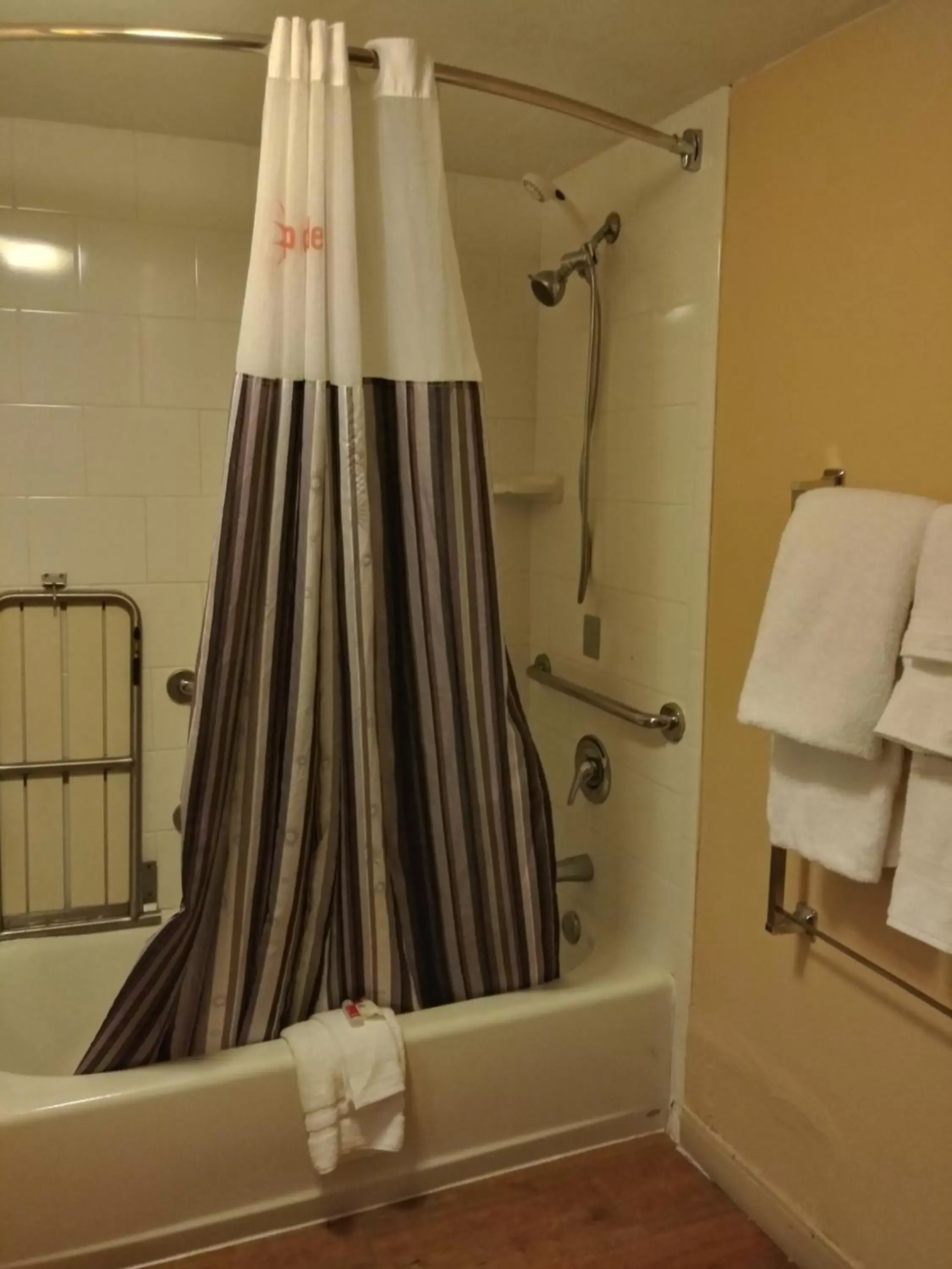 Shower, Bathroom in La Quinta by Wyndham West Palm Beach Airport