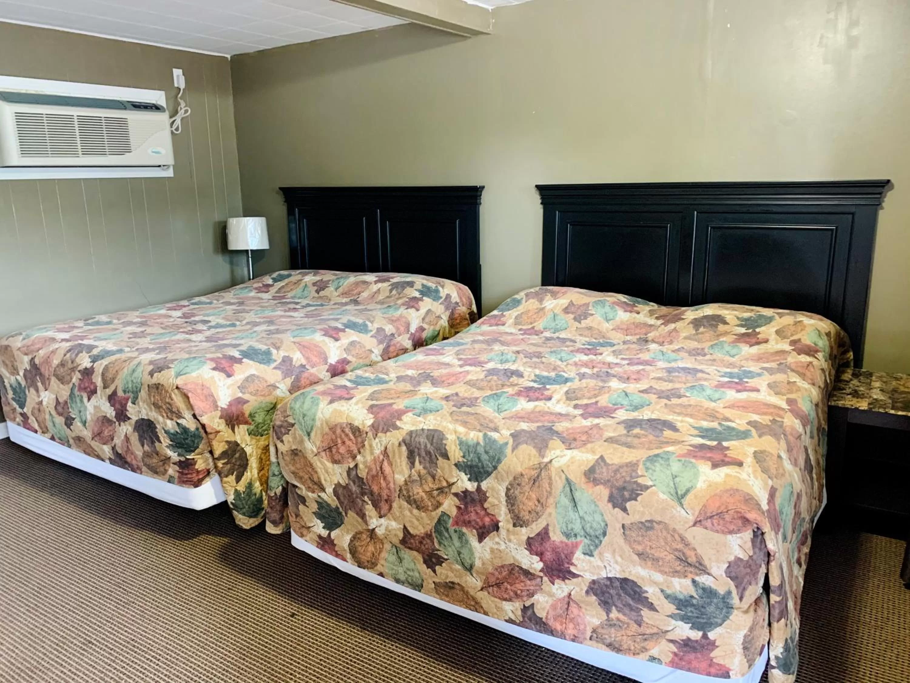 Bed in Night Inn Grand Forks