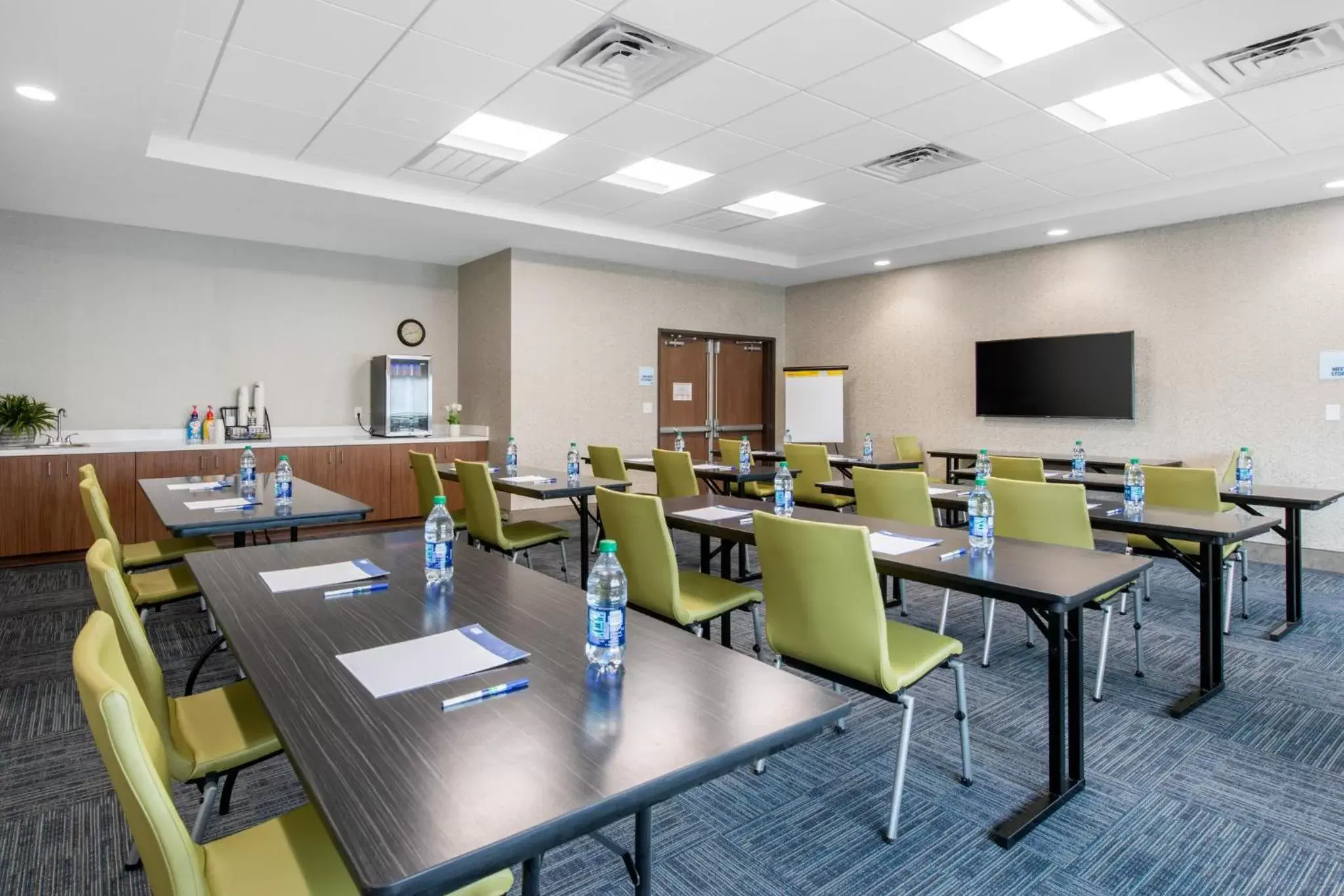 Meeting/conference room, Restaurant/Places to Eat in Holiday Inn Express & Suites - Ruskin, an IHG Hotel