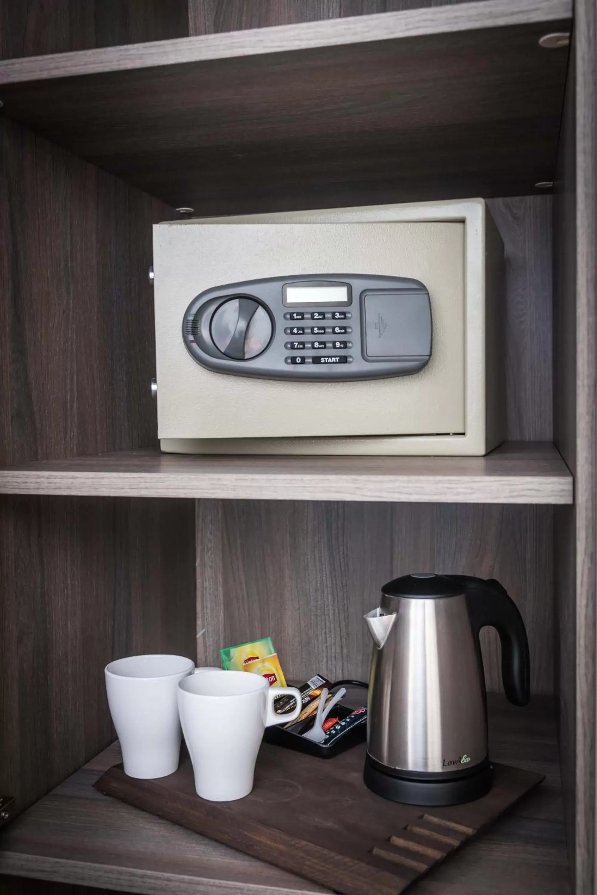 Coffee/tea facilities in Aero44 Hotel Charleroi Airport