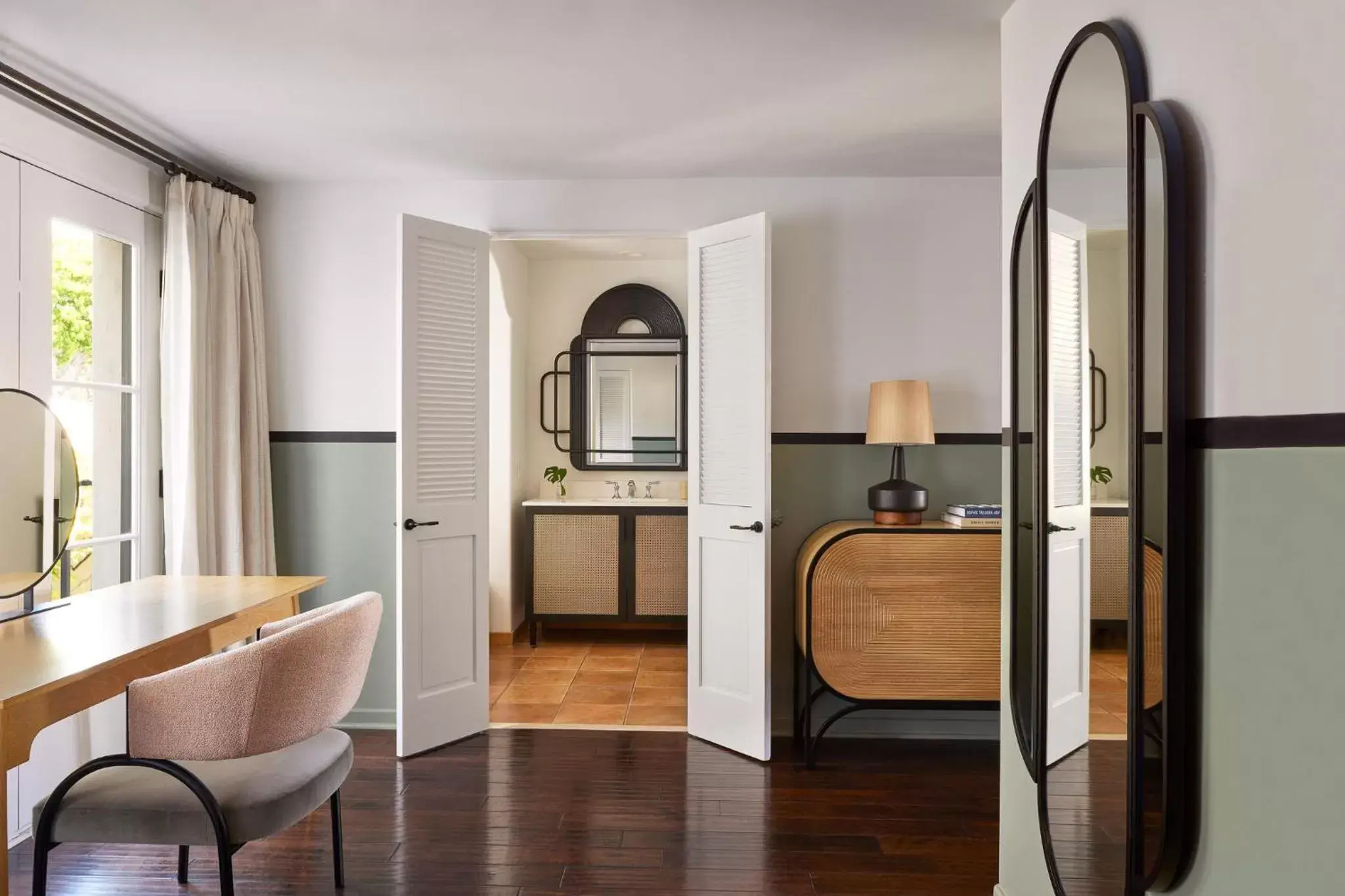 Photo of the whole room, Kitchen/Kitchenette in Kimpton Canary Hotel, an IHG Hotel