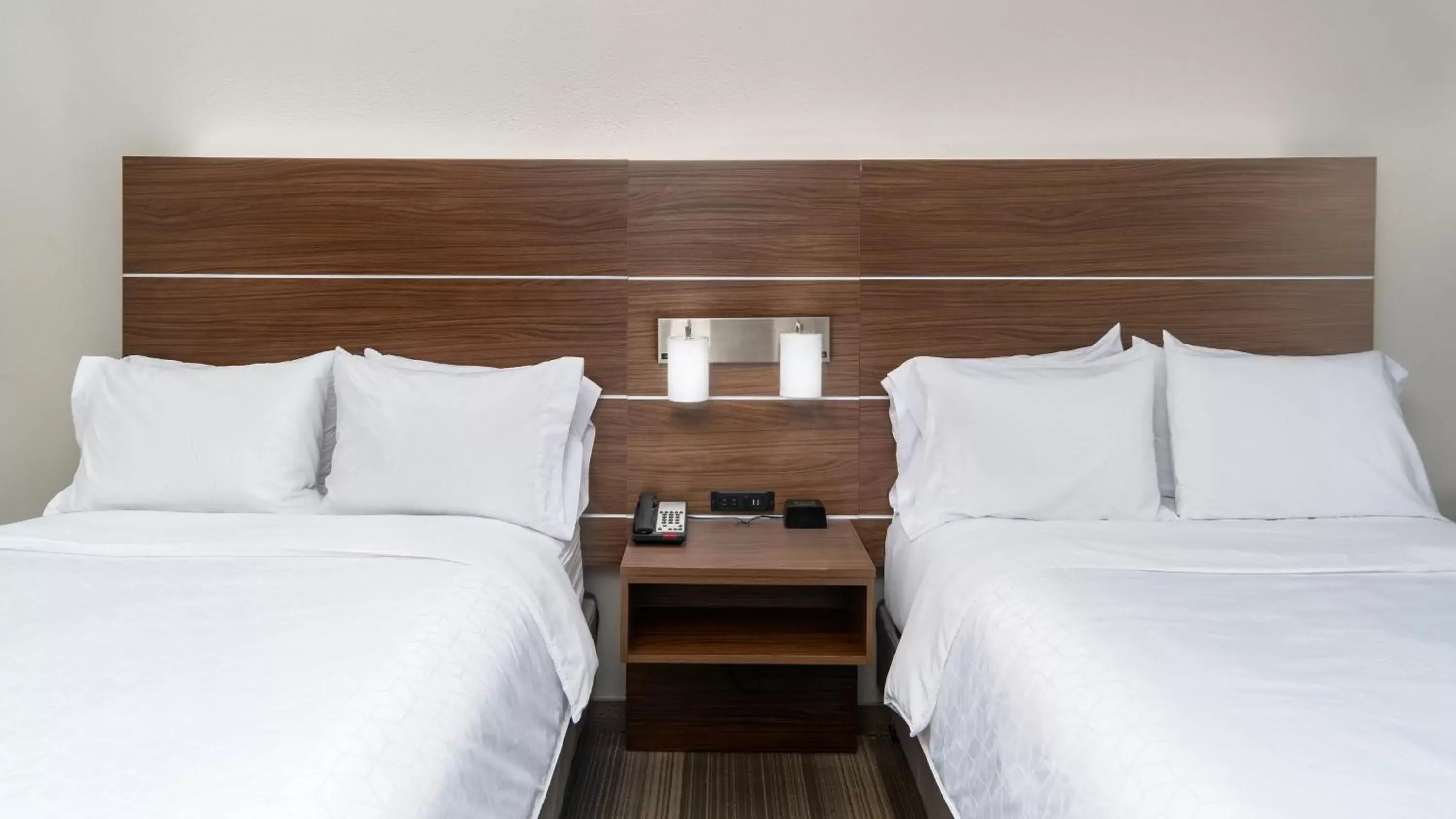 Queen Room with Two Queen Beds - Non-Smoking in Holiday Inn Express & Suites Dinuba West, an IHG Hotel Queen Room with Two Queen Beds - Non-Smoking in Holiday Inn Express & Suites Dinuba West, an IHG Hotel