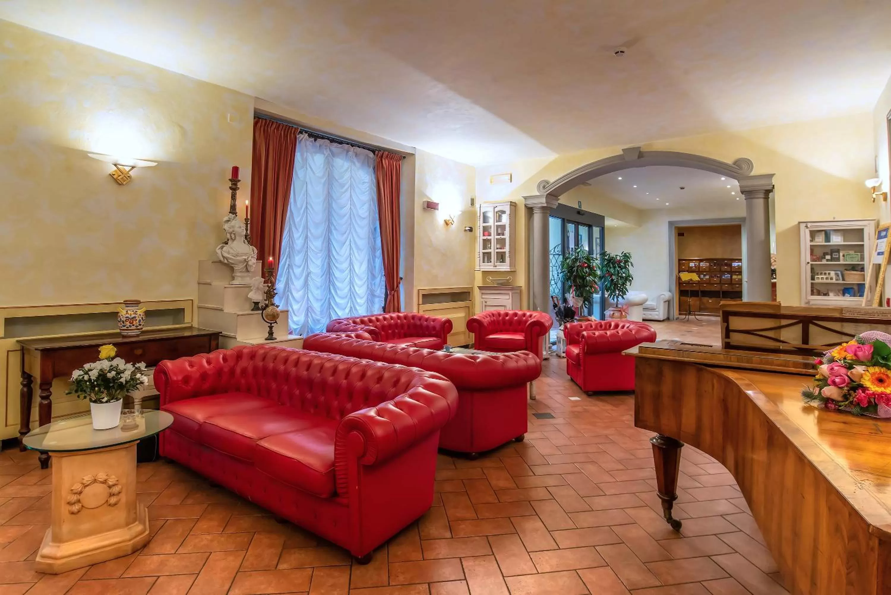 Communal lounge/ TV room in Hotel Alba Palace