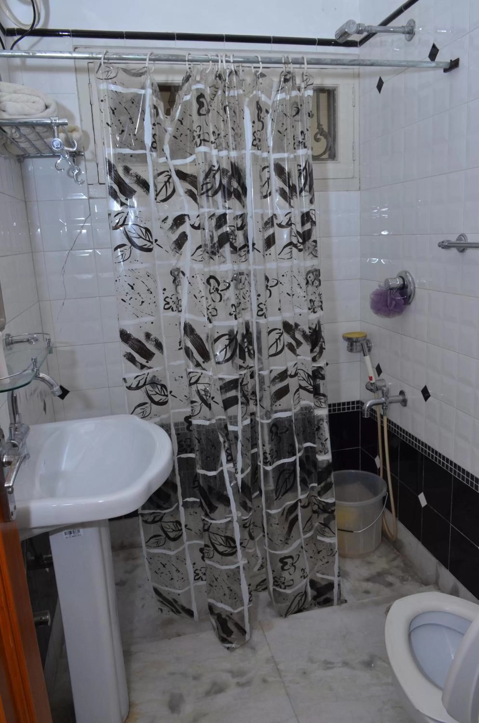 Bathroom in Sandy's Homestay