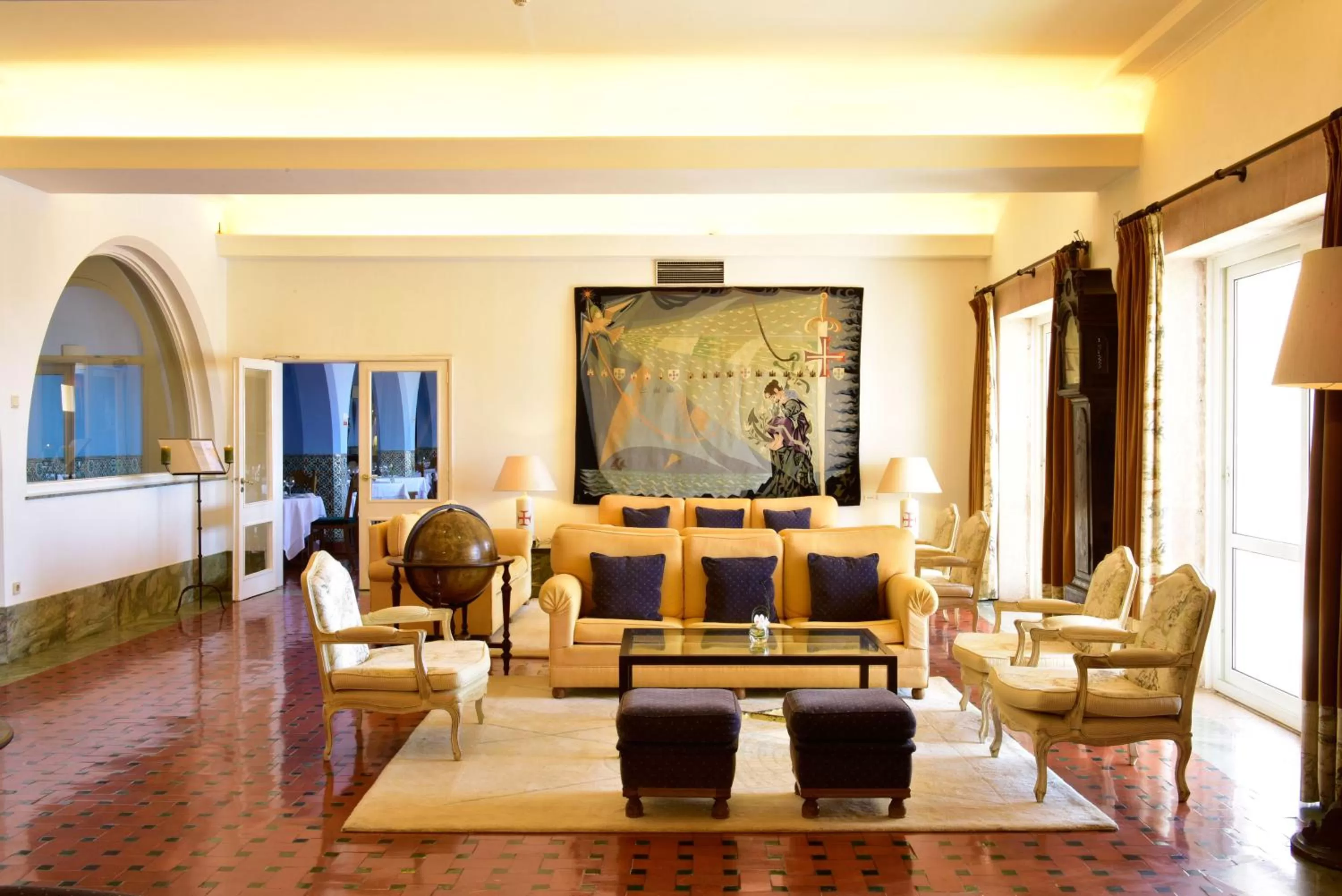 Communal lounge/ TV room in Pousada de Sagres