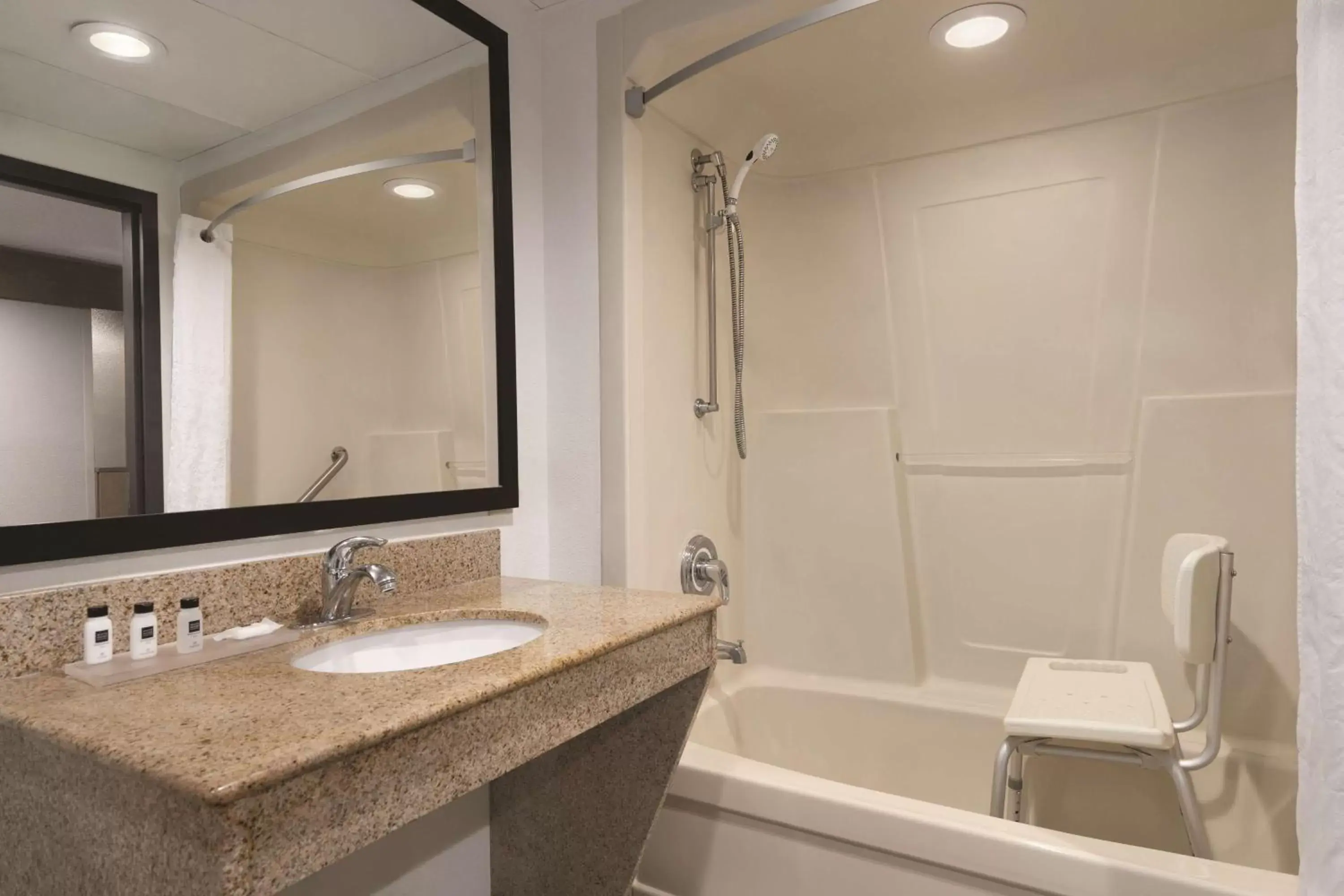 Bathroom in Country Inn & Suites by Radisson, Florence, SC