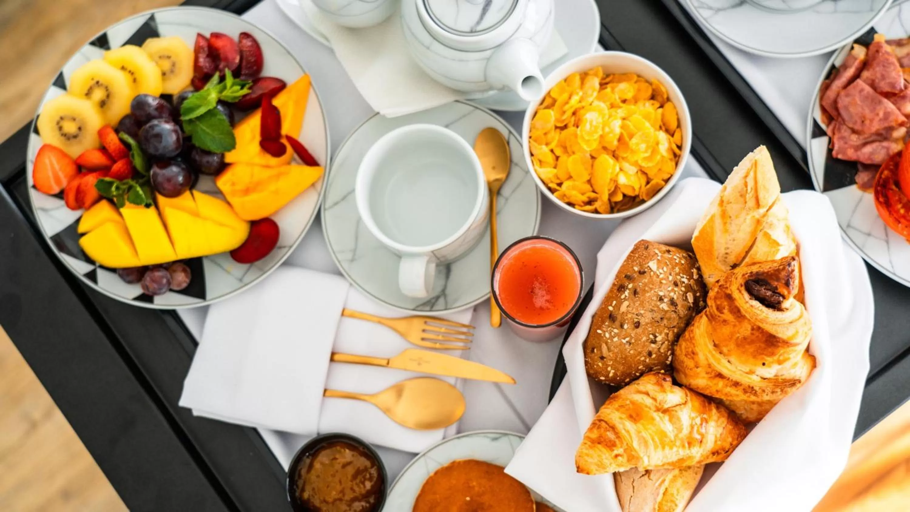 Breakfast in Hills Hotel Lisboa