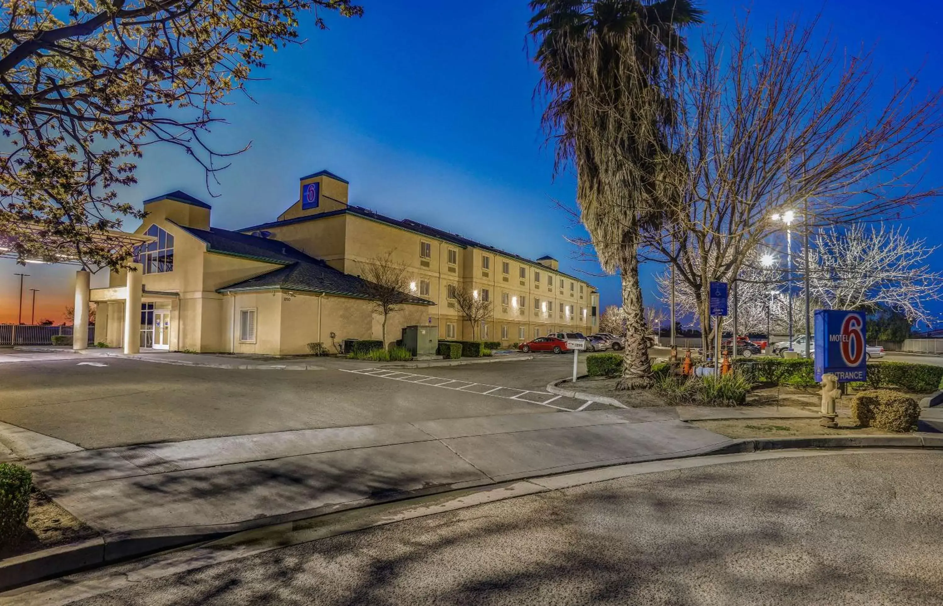 Property building in Motel 6-Lemoore, CA