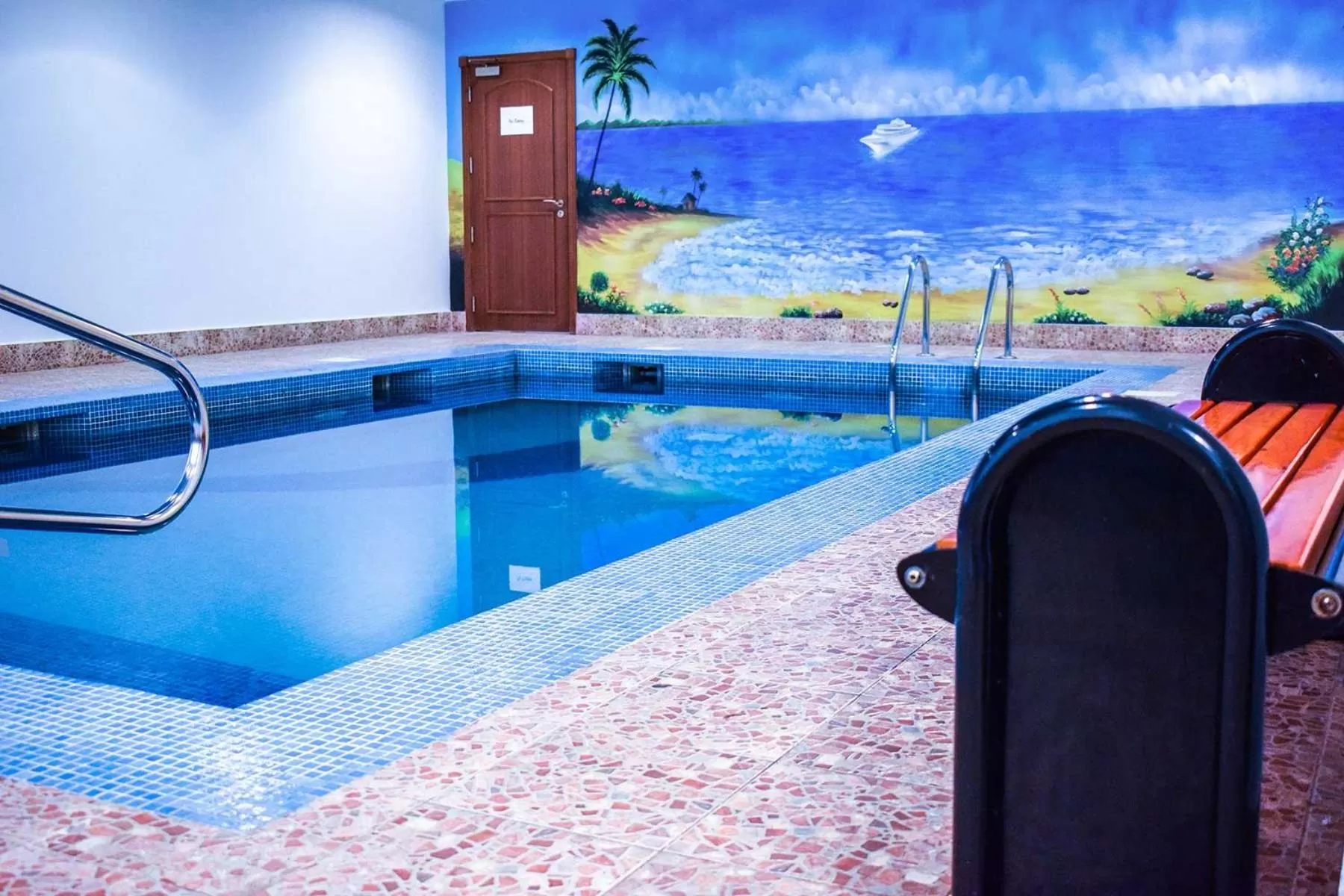 Swimming pool in Sapphire Plaza Hotel