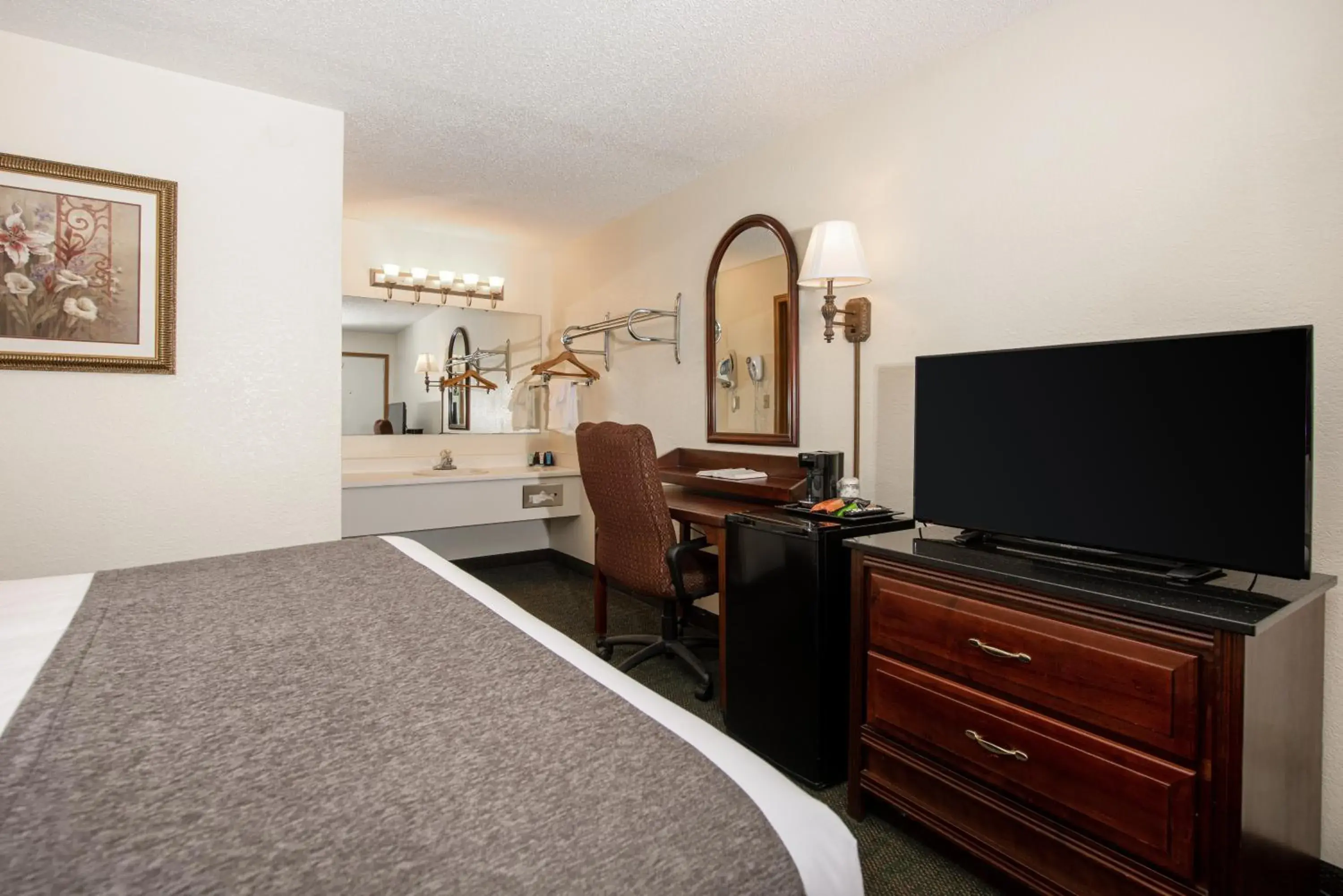 TV and multimedia, Bed in Brookwood Inn Branson TV and multimedia, Bed in Brookwood Inn Branson