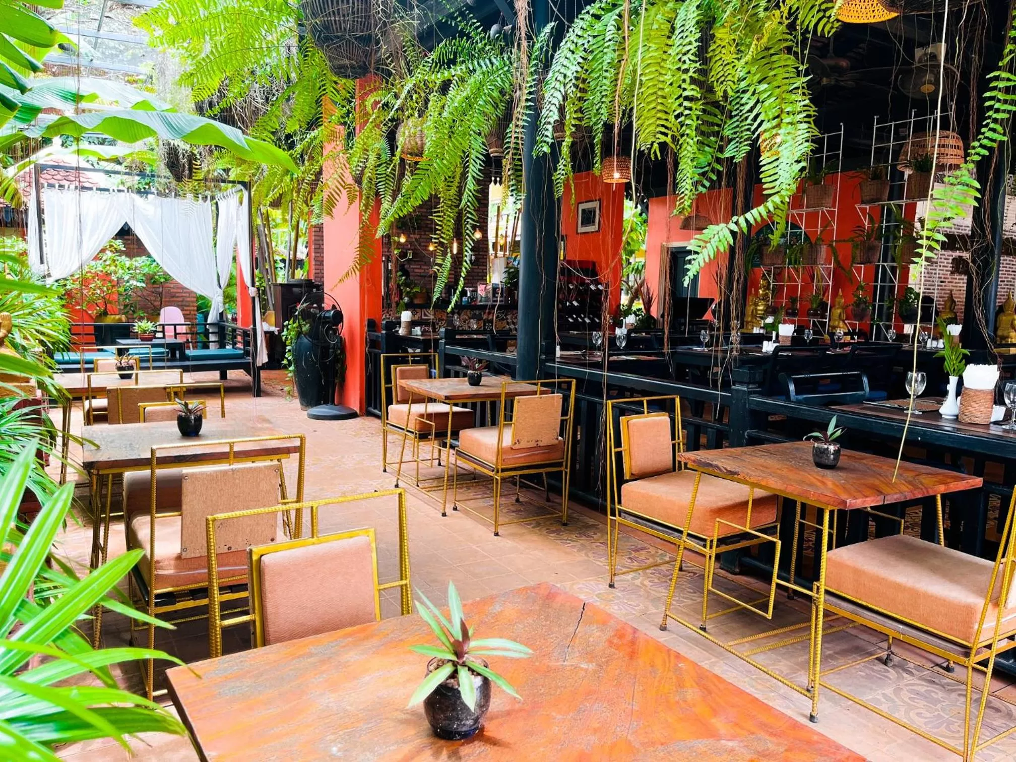 Restaurant/Places to Eat in Residence Indochine Suite