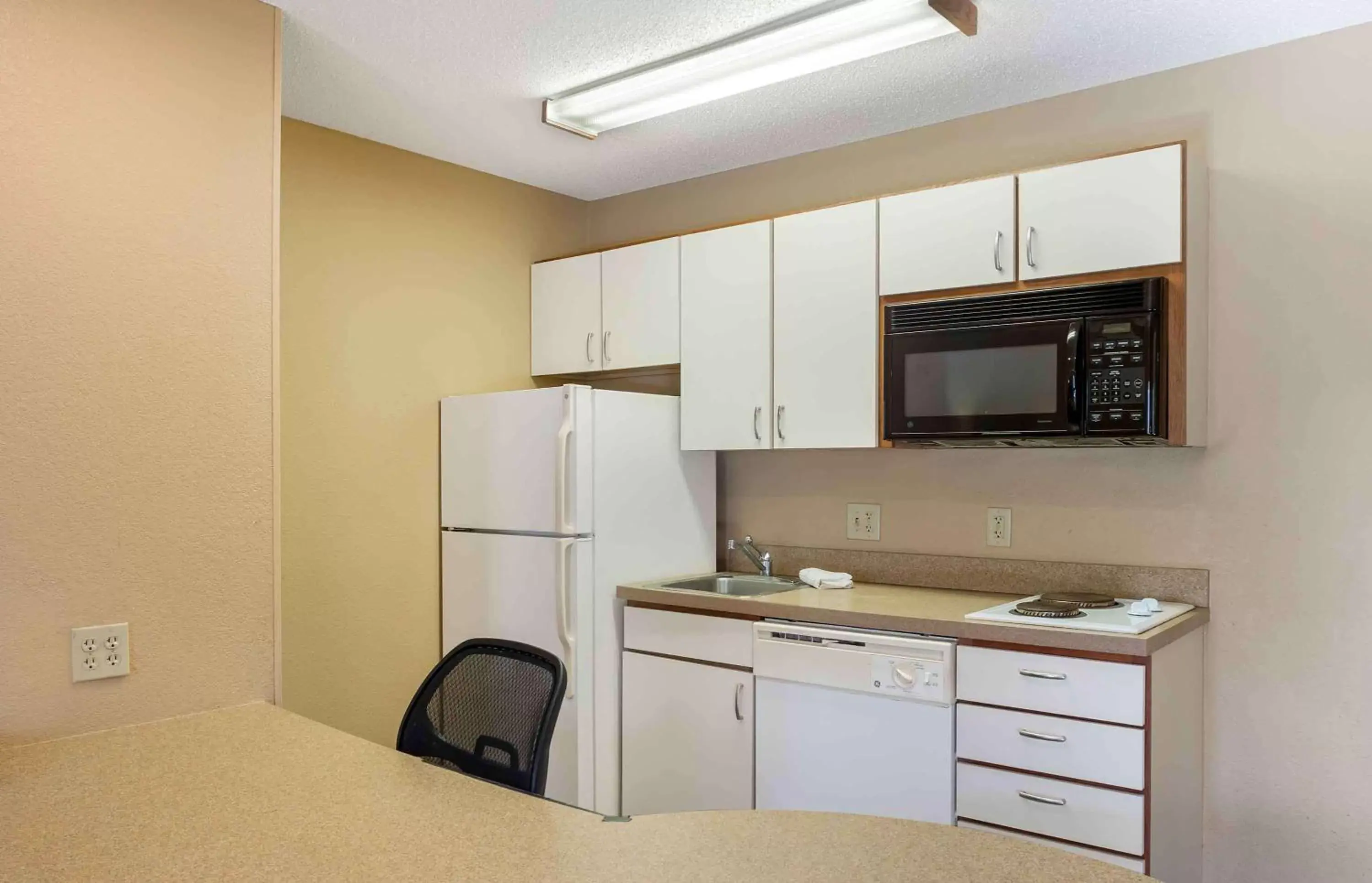 Bedroom, Kitchen/Kitchenette in Extended Stay America Suites - Wilkes-Barre - Hwy 315