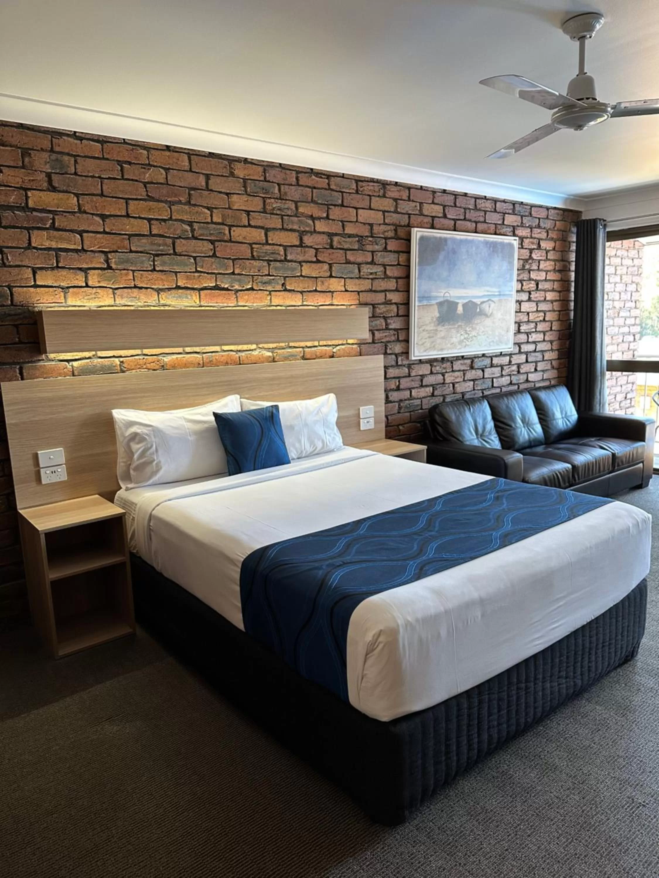 Bedroom, Bed in Logan City Motor Inn