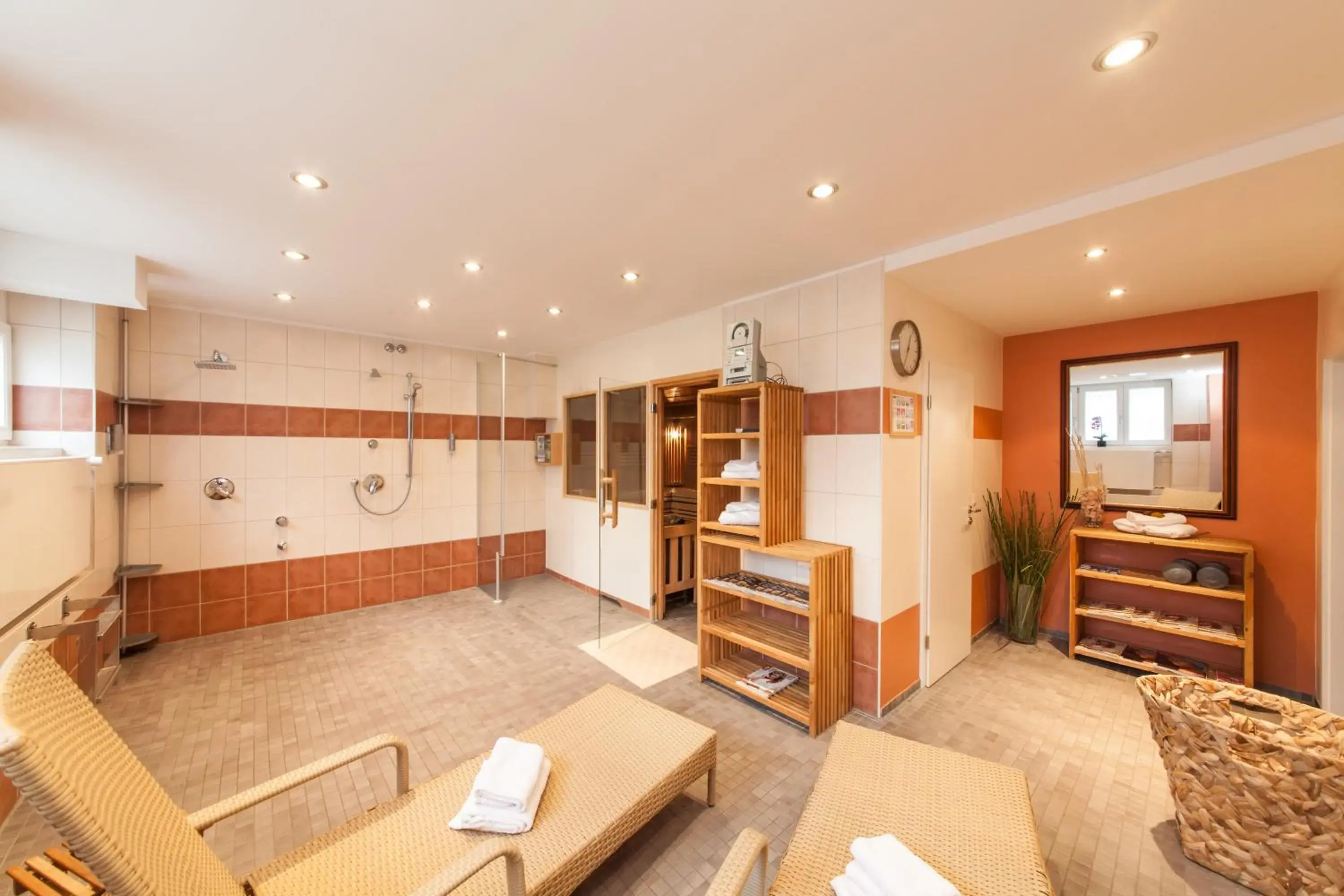 Sauna, Seating Area in Hotel Offenbacher Hof