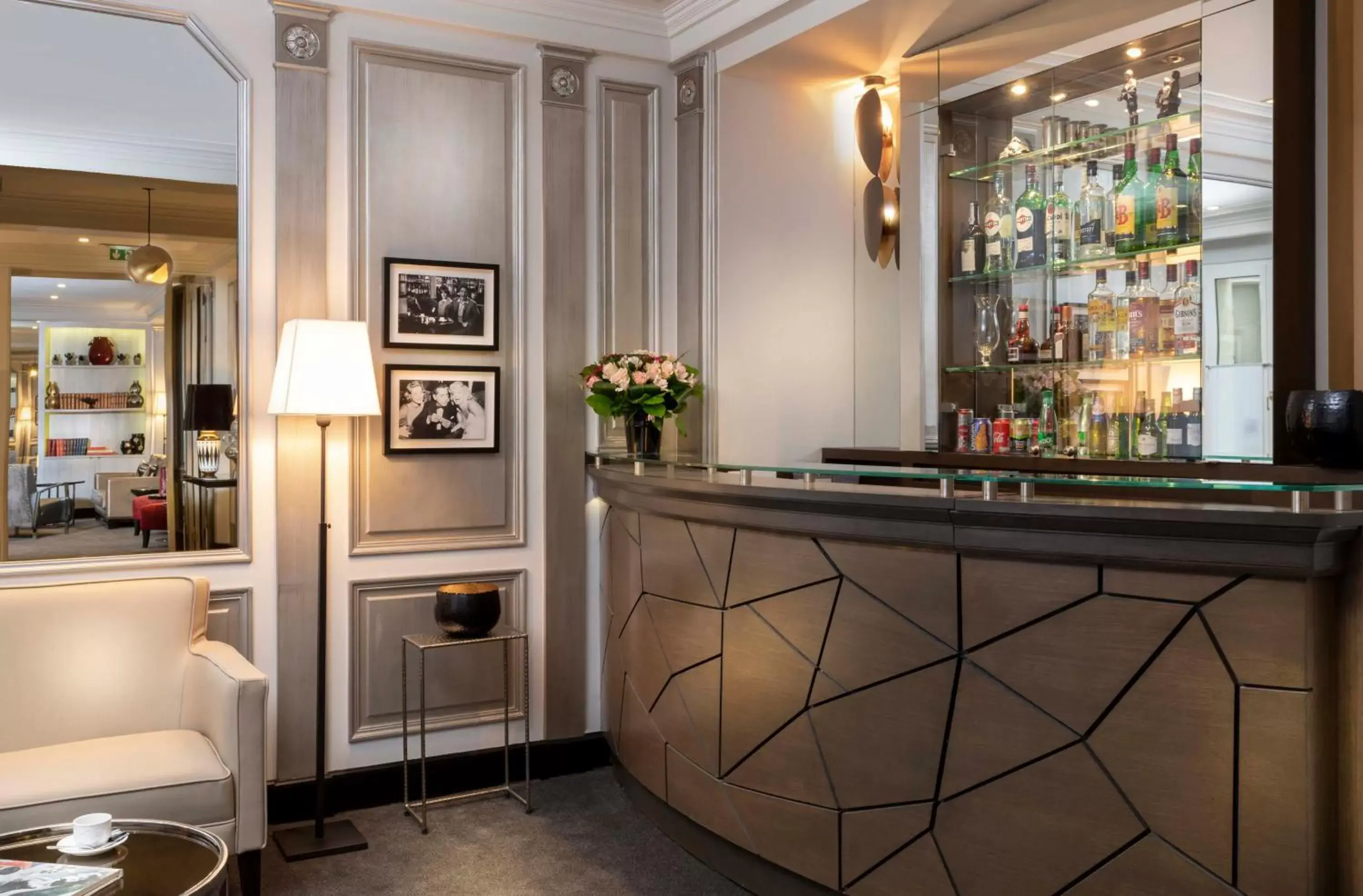 Lounge or bar, Lobby/Reception in Elysées Union