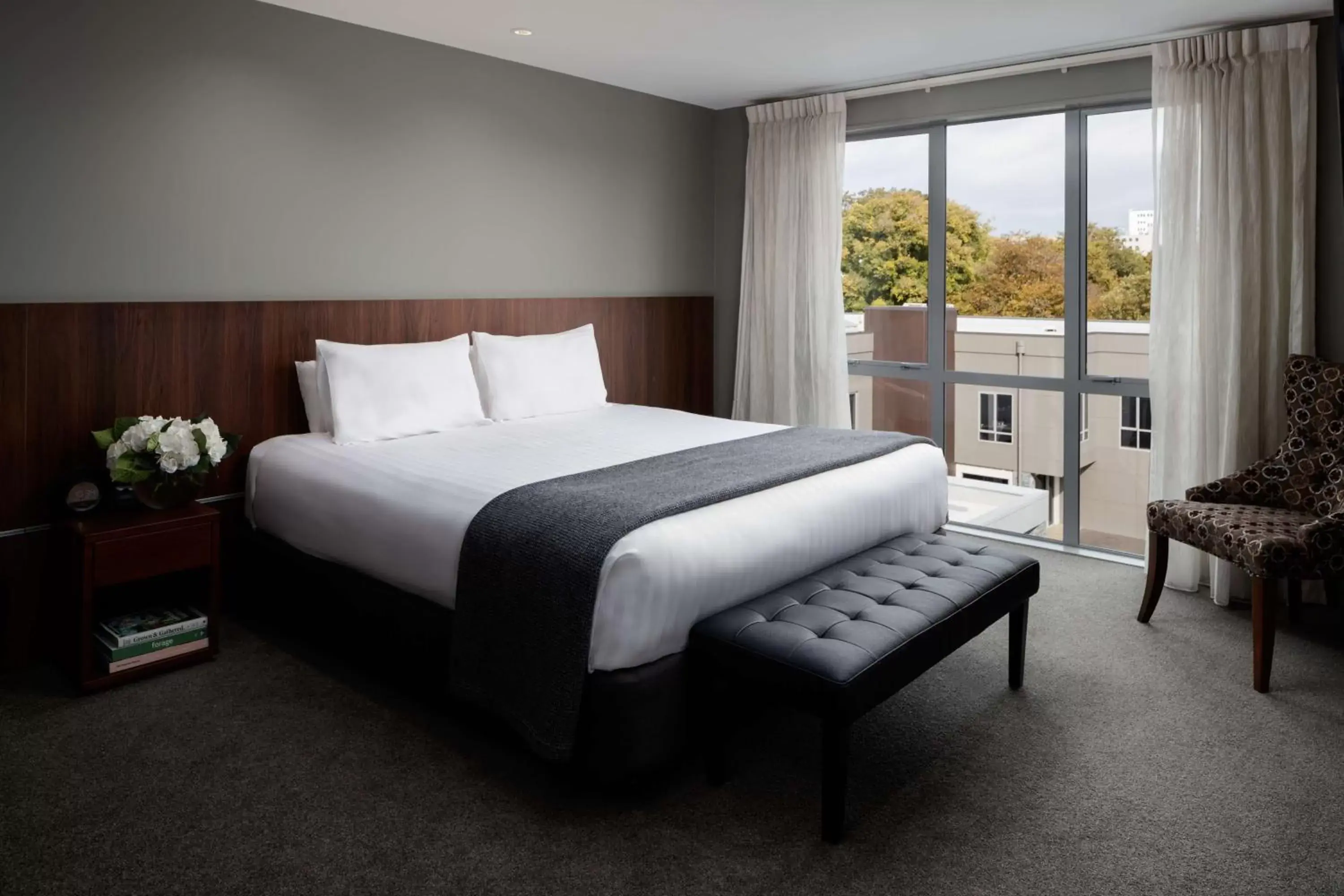 Photo of the whole room, Bed in Rydges Latimer Christchurch