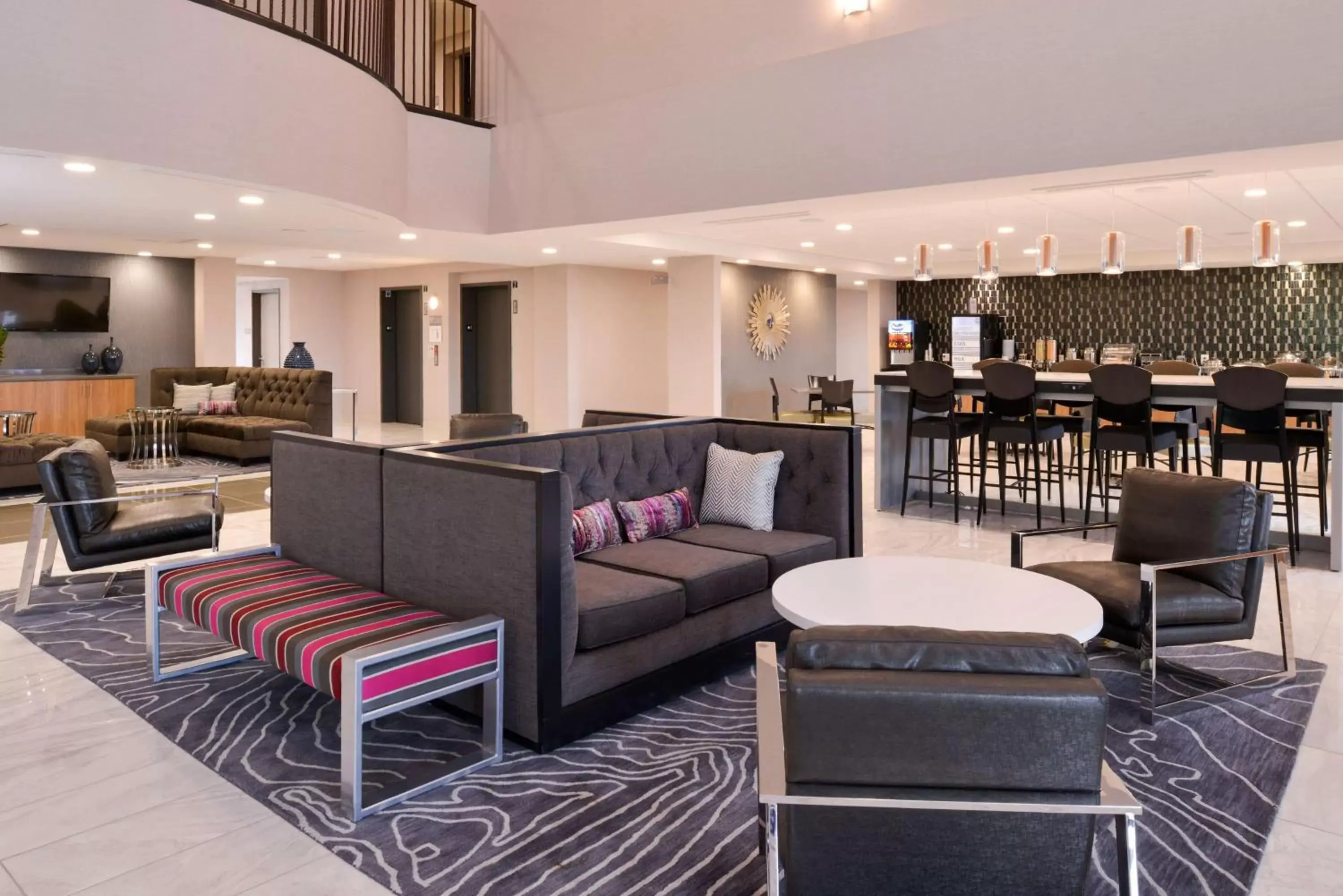 Lobby or reception, Lounge/Bar in Best Western Plus Coalinga Inn