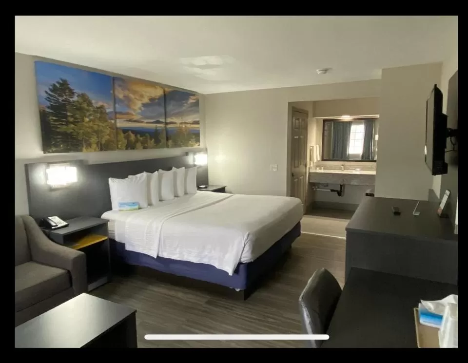 Bedroom in Days Inn by Wyndham Ruston LA